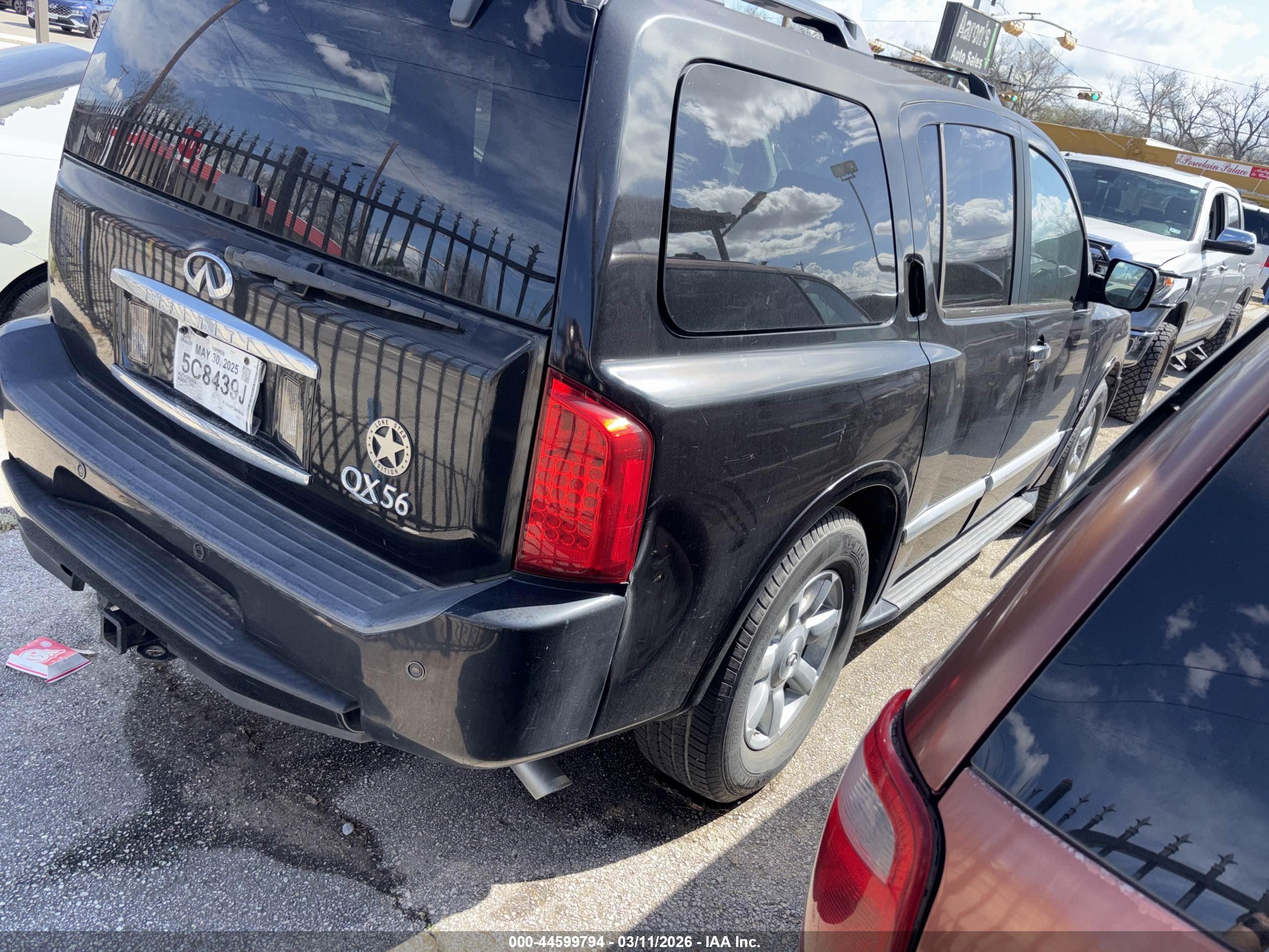INFINITI QX56 image 4
