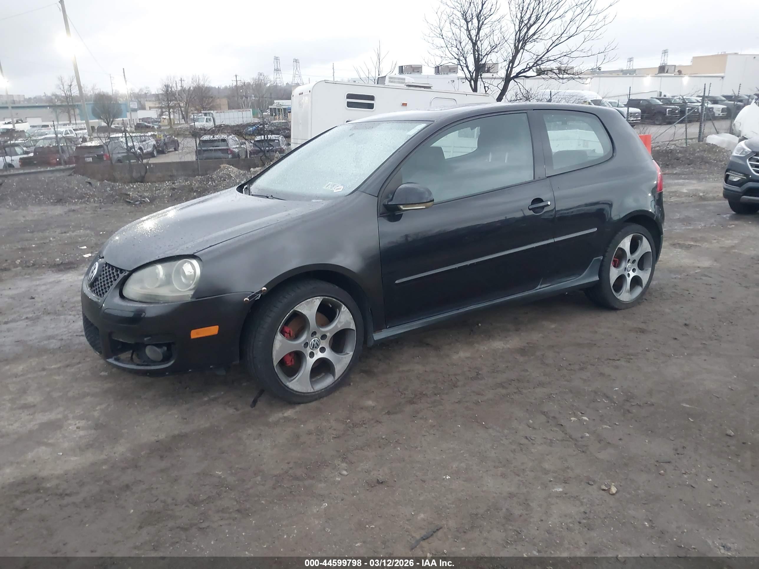 VOLKSWAGEN GTI image 2
