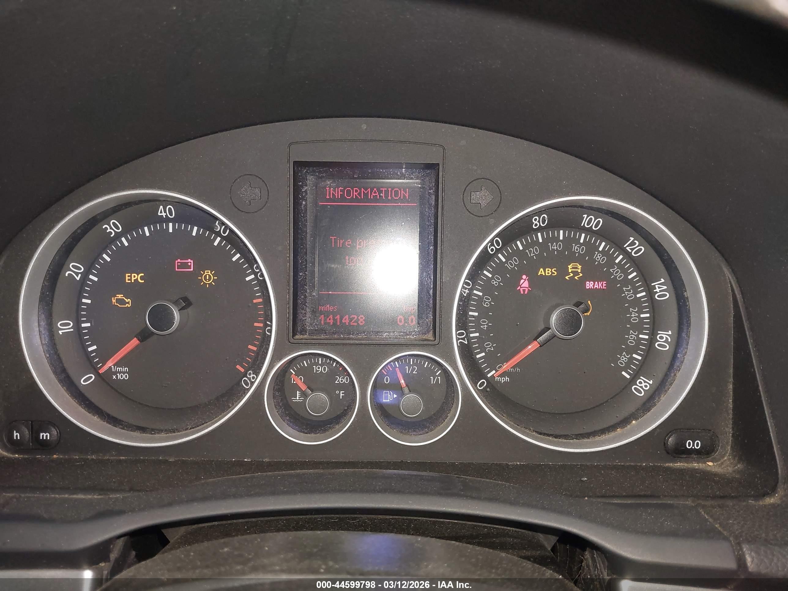 VOLKSWAGEN GTI image 7