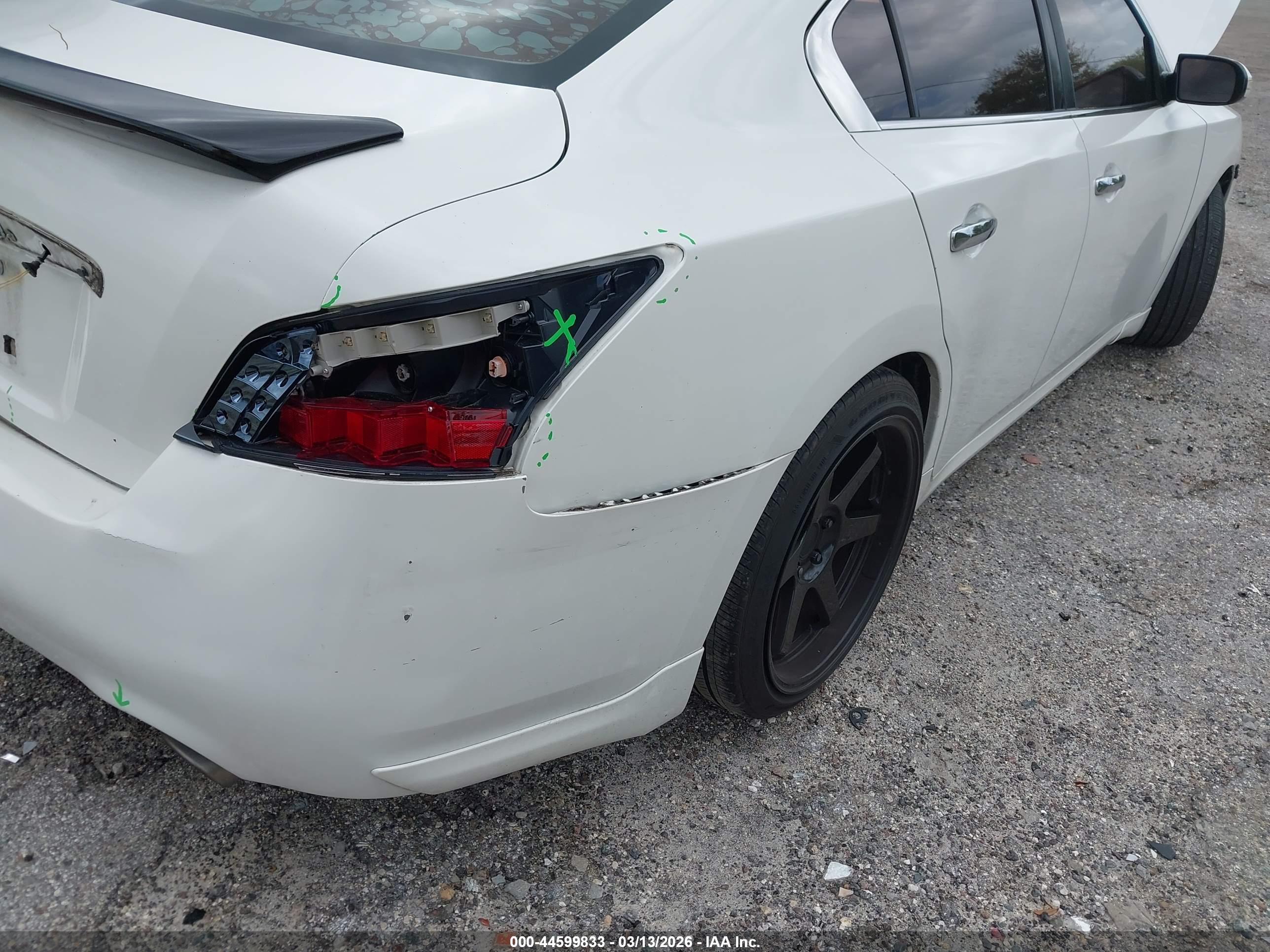NISSAN MAXIMA image 6