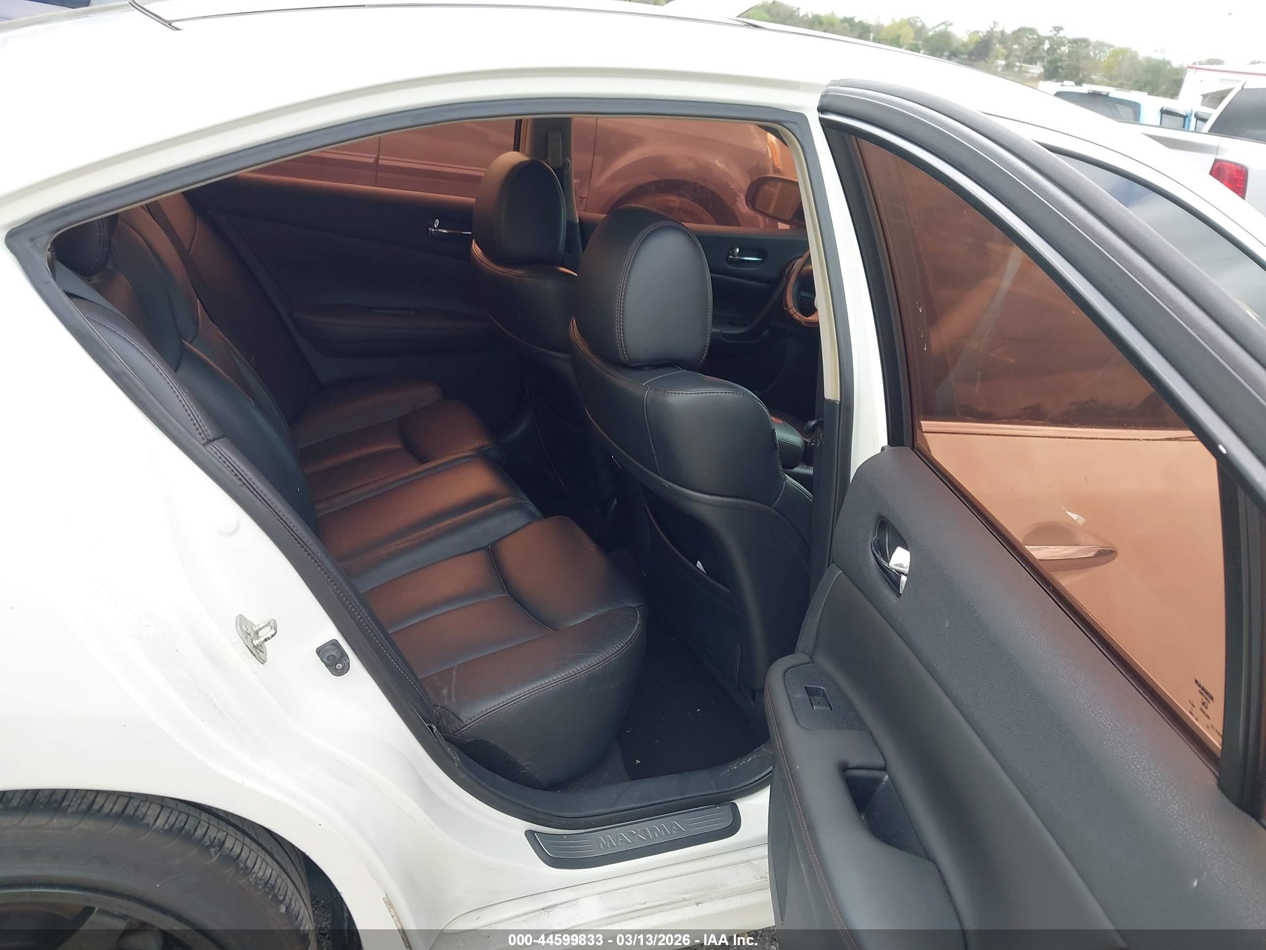 NISSAN MAXIMA image 8