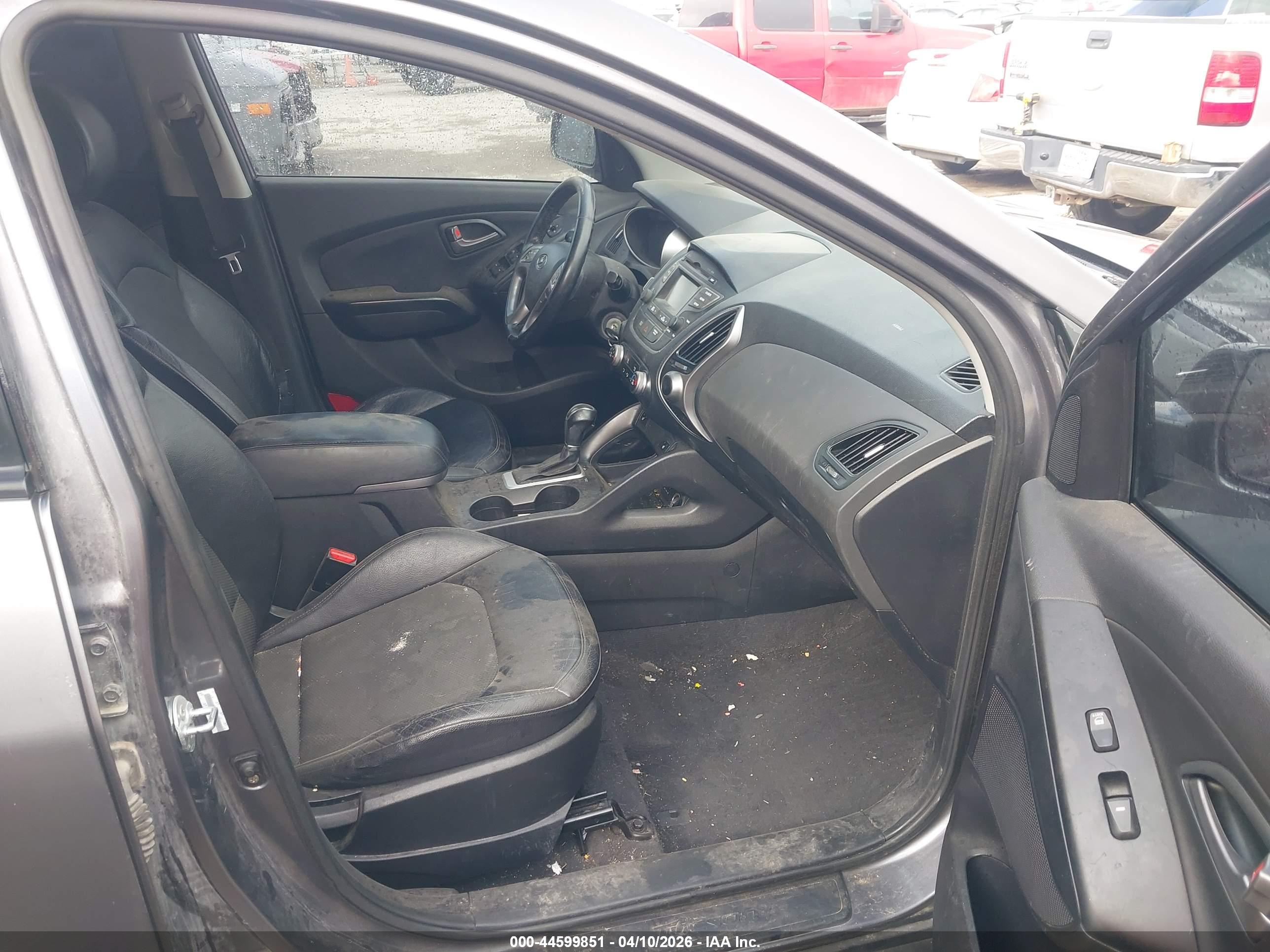 HYUNDAI TUCSON image 5