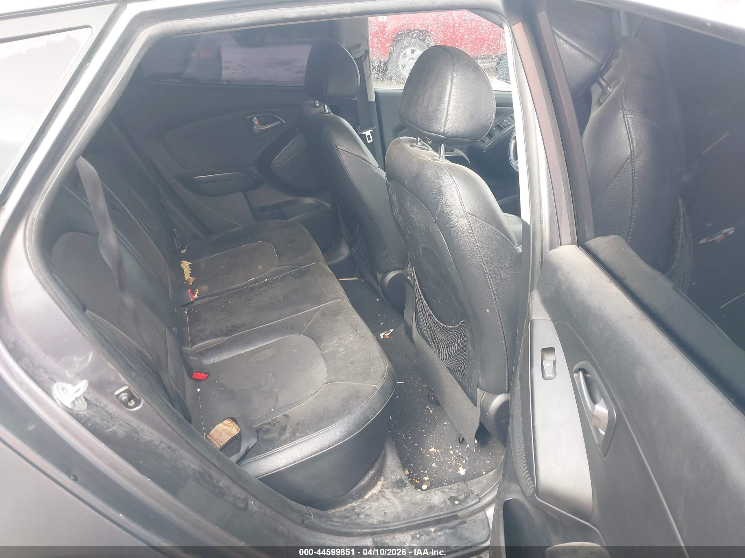 HYUNDAI TUCSON image 8