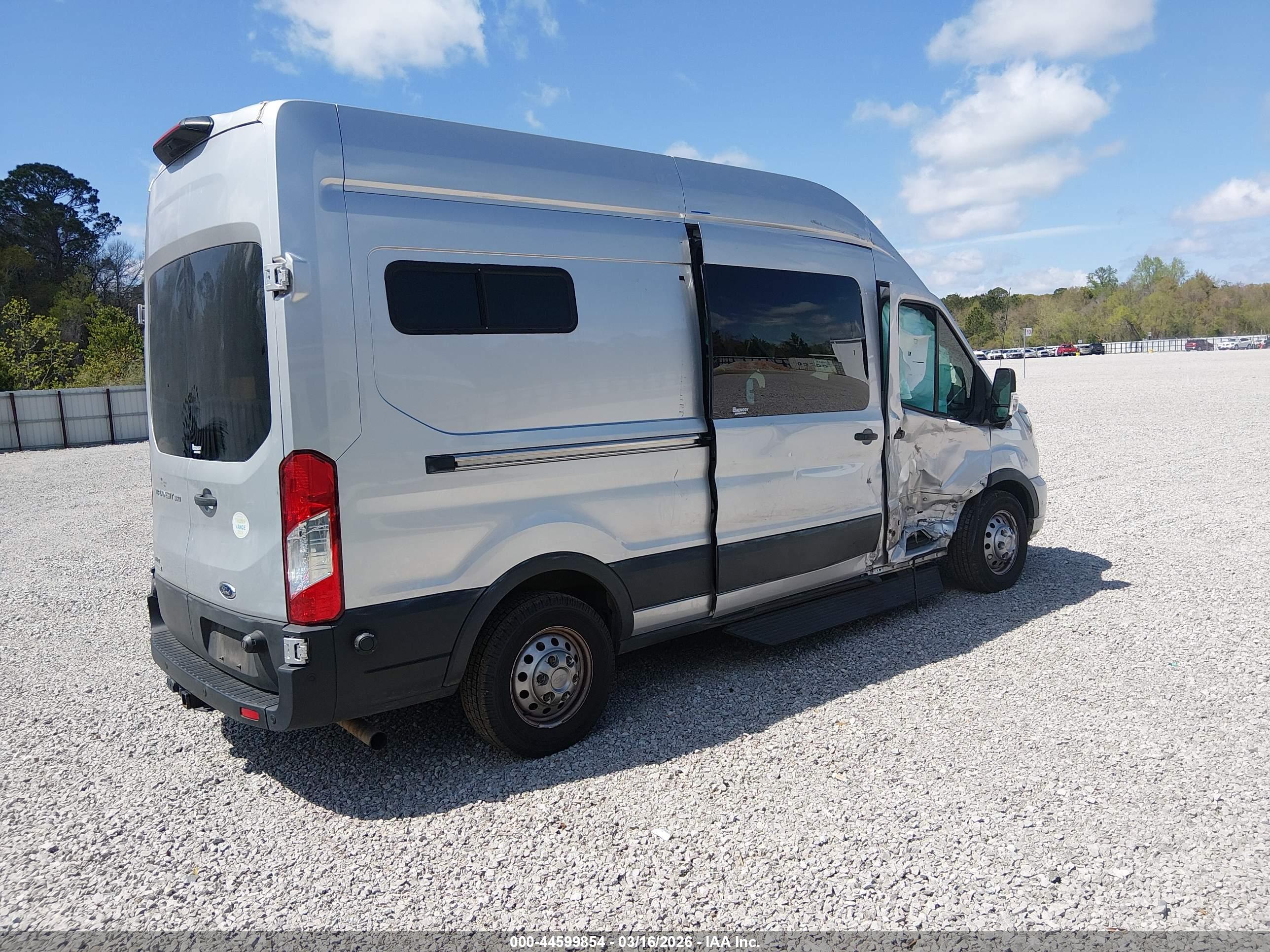 FORD TRANSIT-350 image 4
