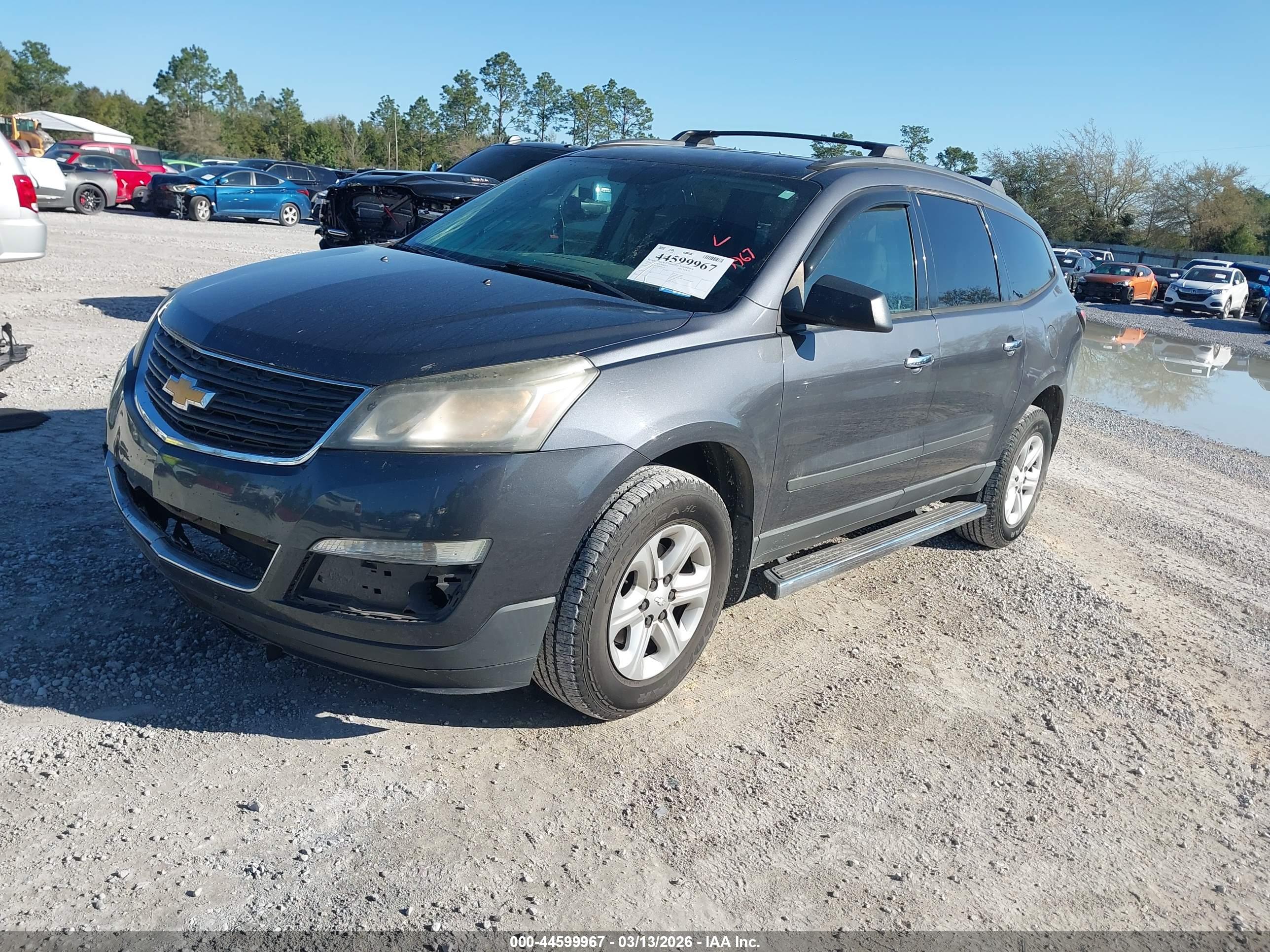 CHEVROLET TRAVERSE image 2