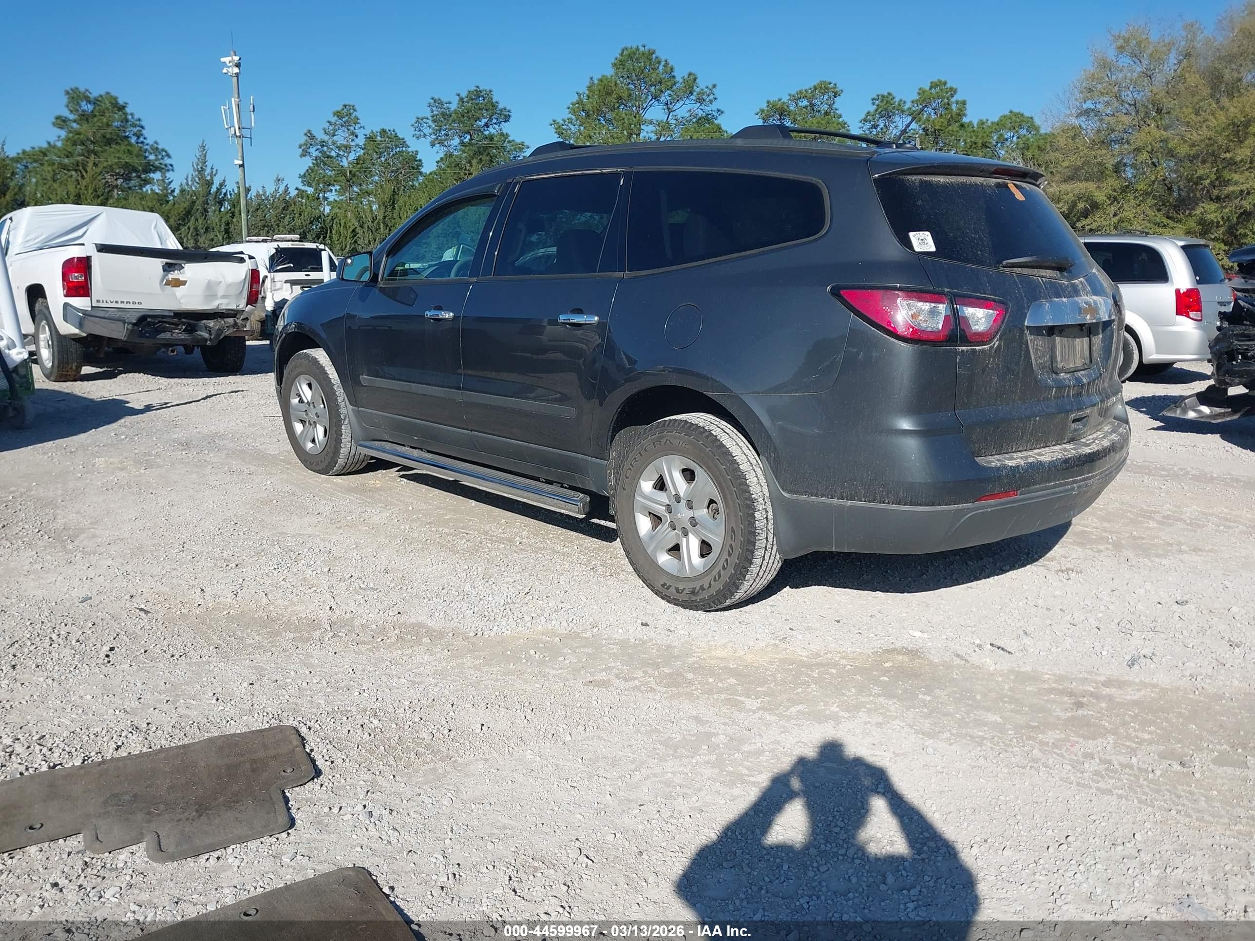 CHEVROLET TRAVERSE image 3