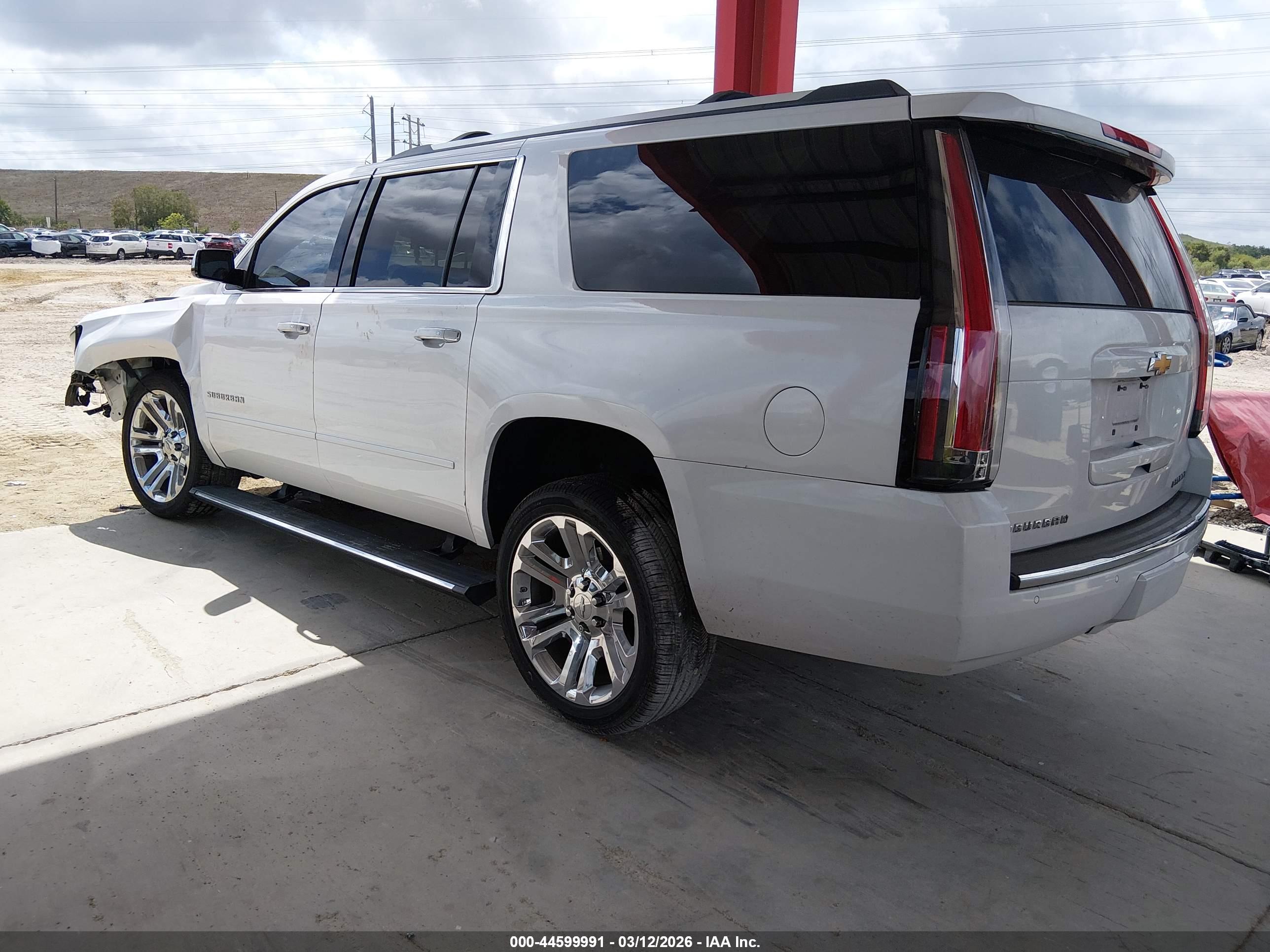 CHEVROLET SUBURBAN image 3