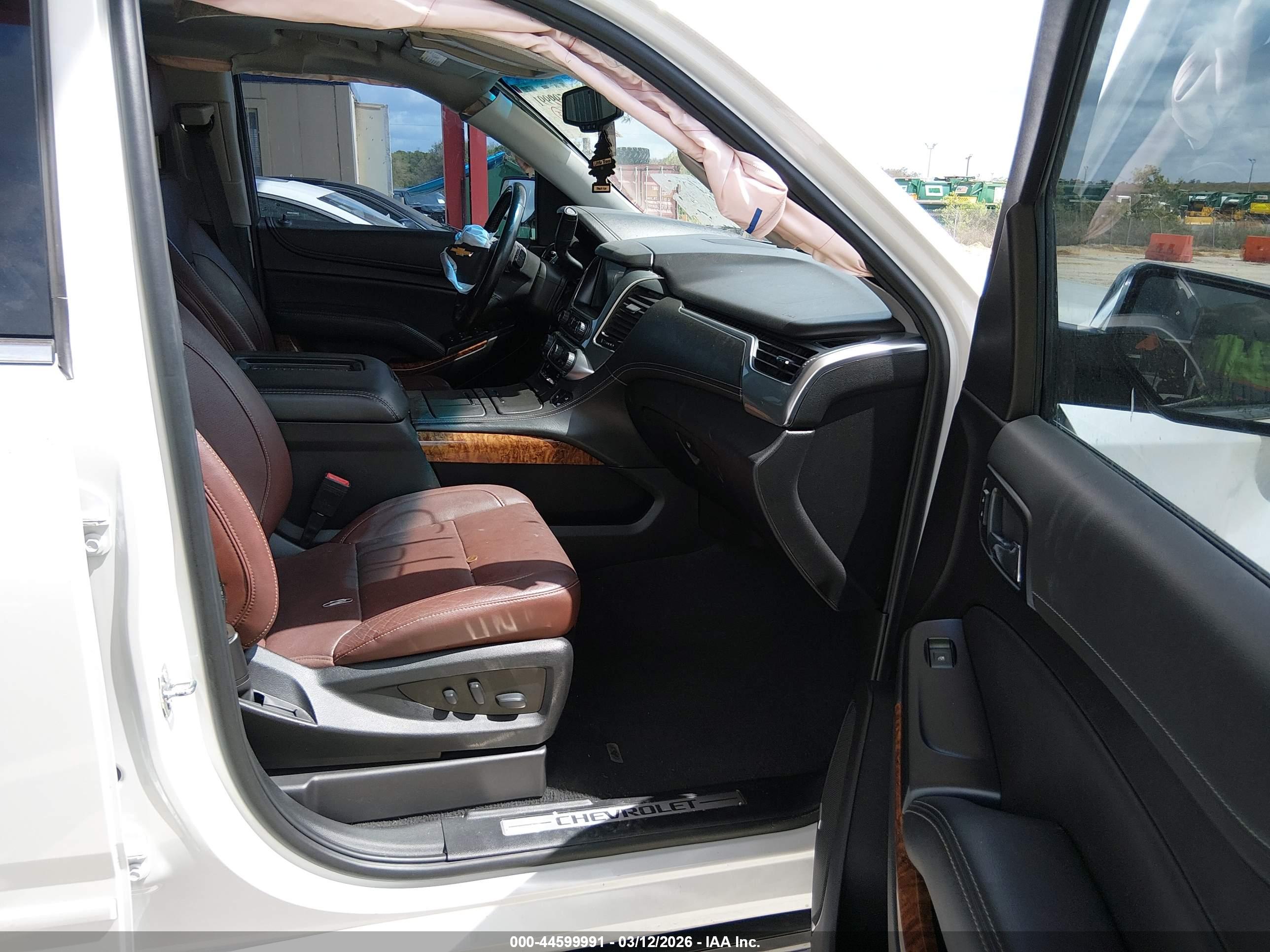 CHEVROLET SUBURBAN image 5