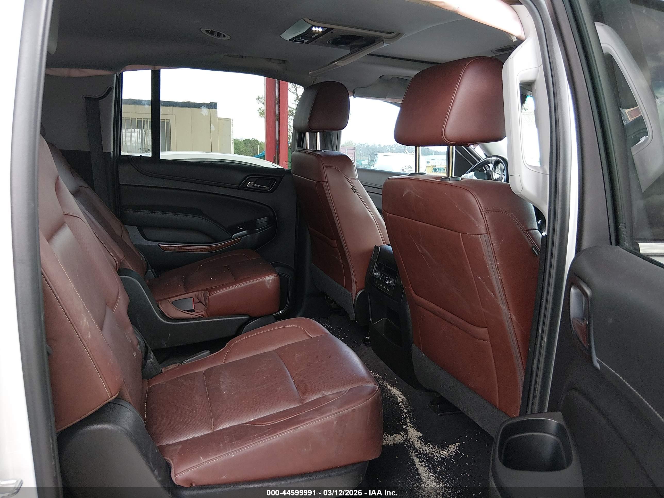 CHEVROLET SUBURBAN image 8
