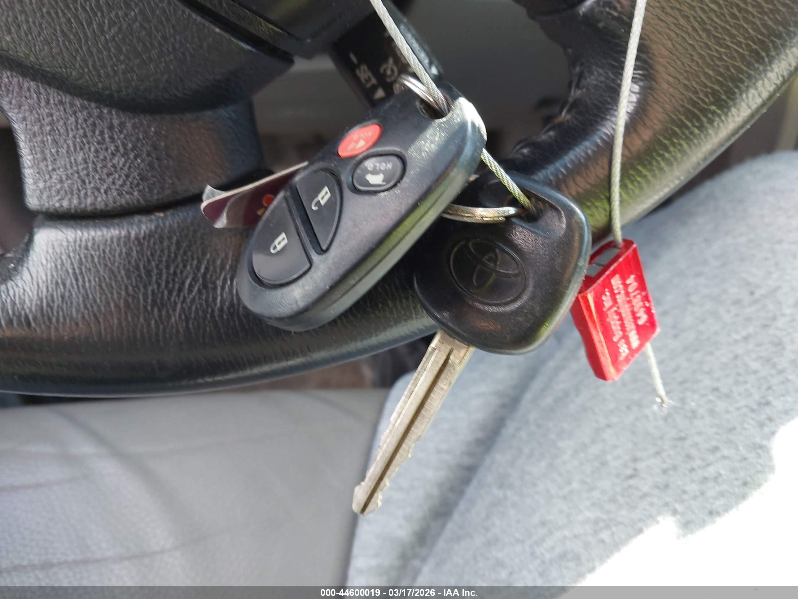 TOYOTA SEQUOIA image 11