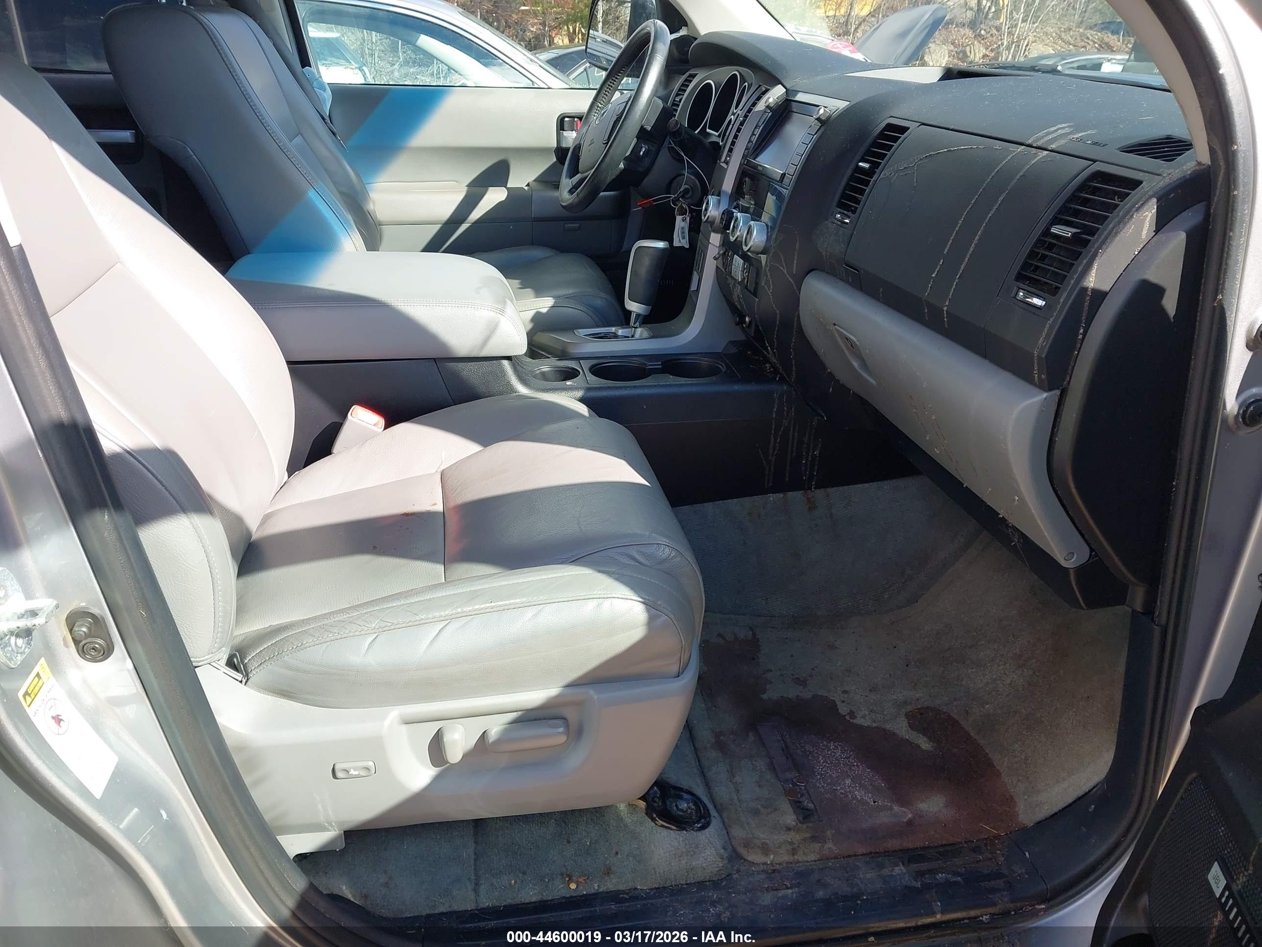 TOYOTA SEQUOIA image 5