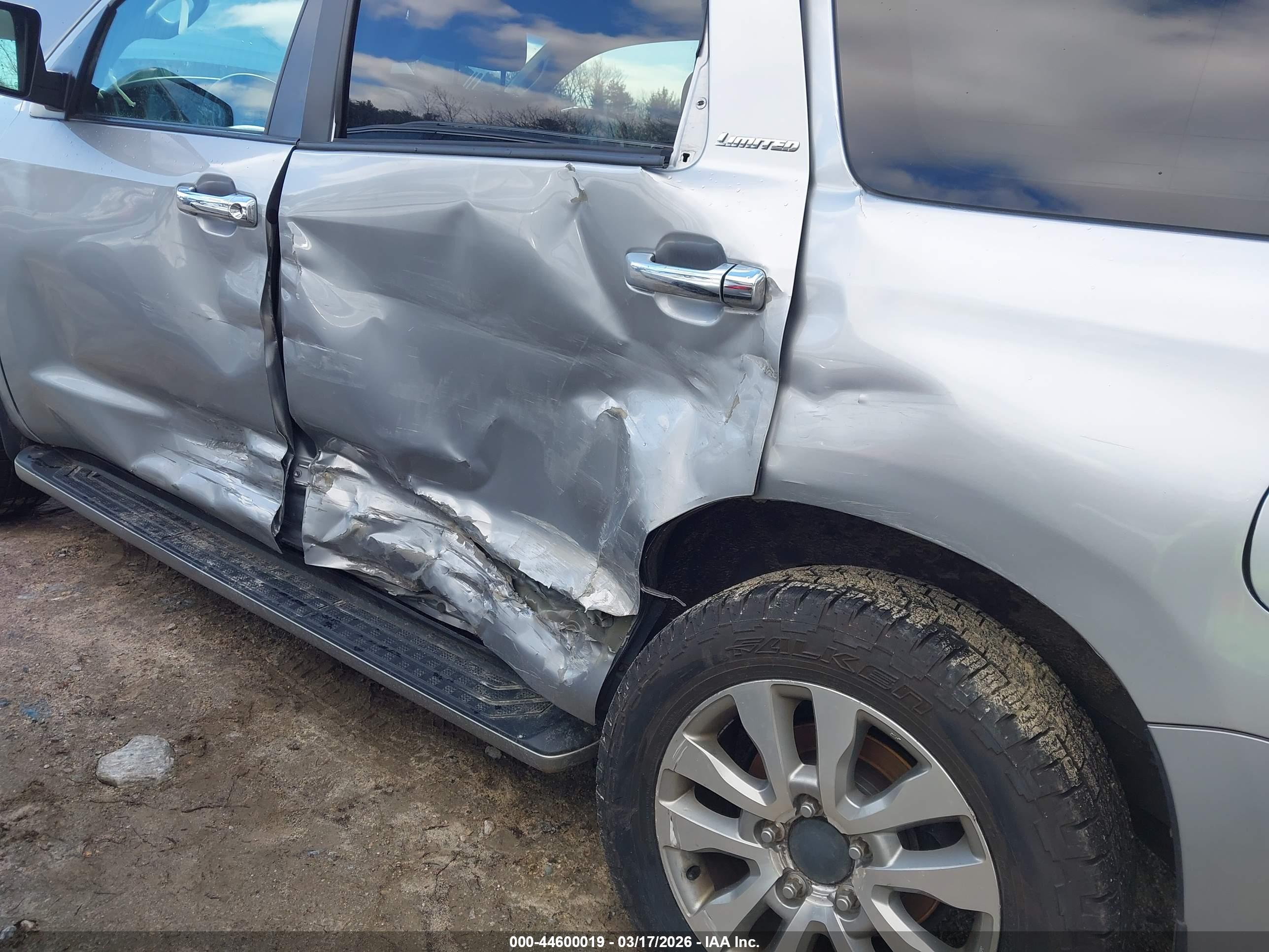TOYOTA SEQUOIA image 6