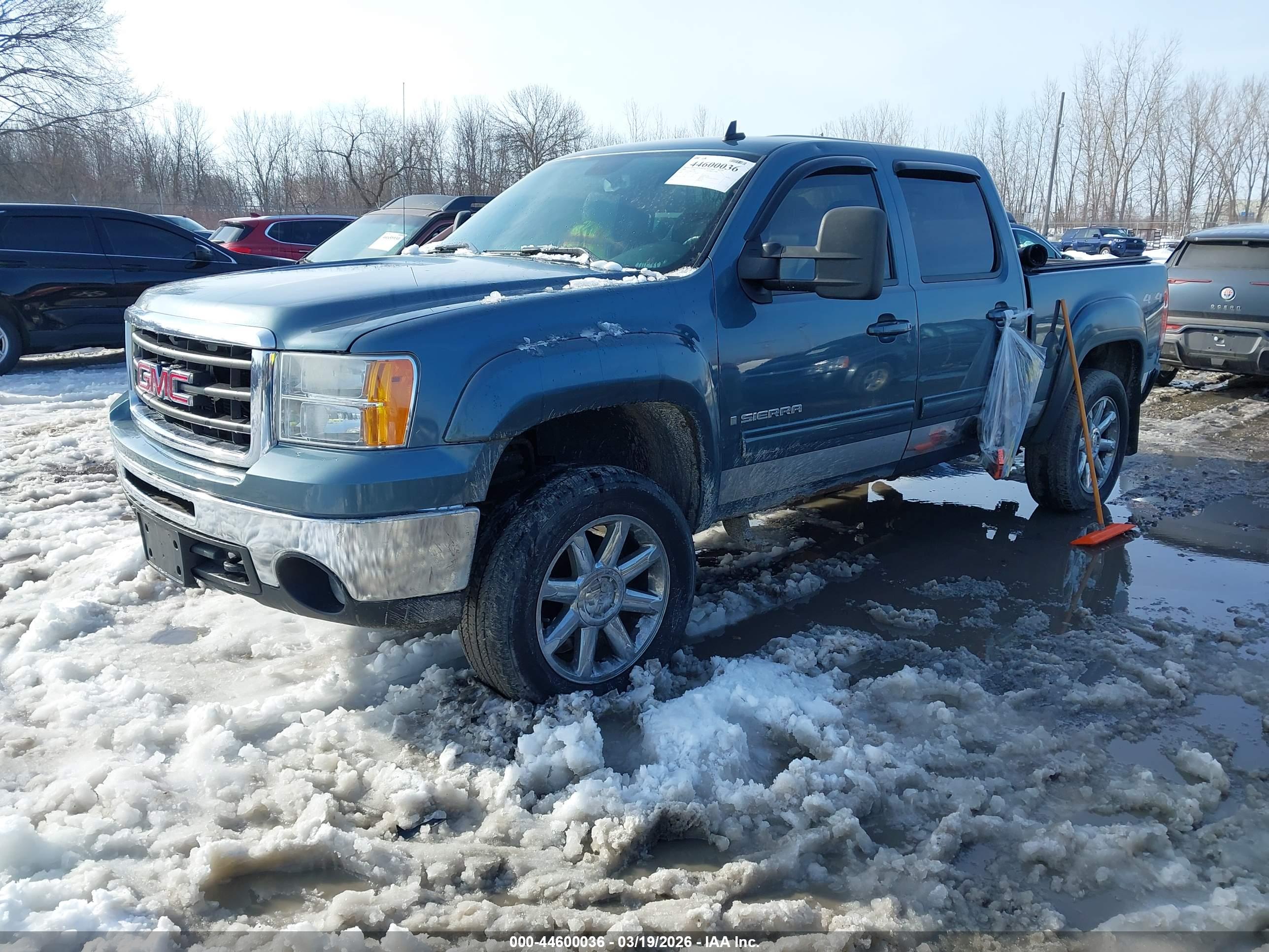 GMC SIERRA image 2