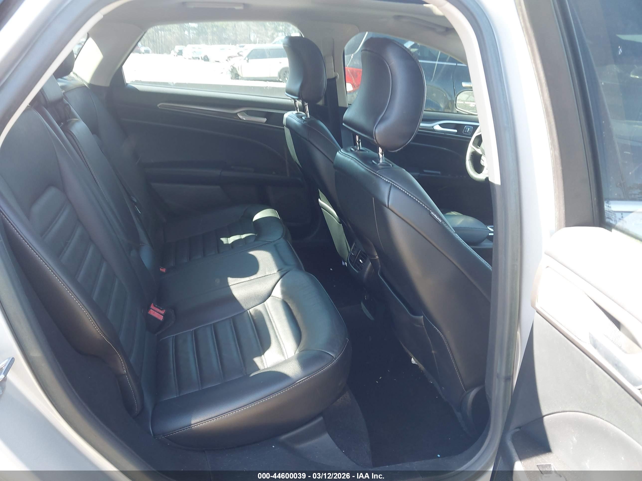 FORD FUSION image 8