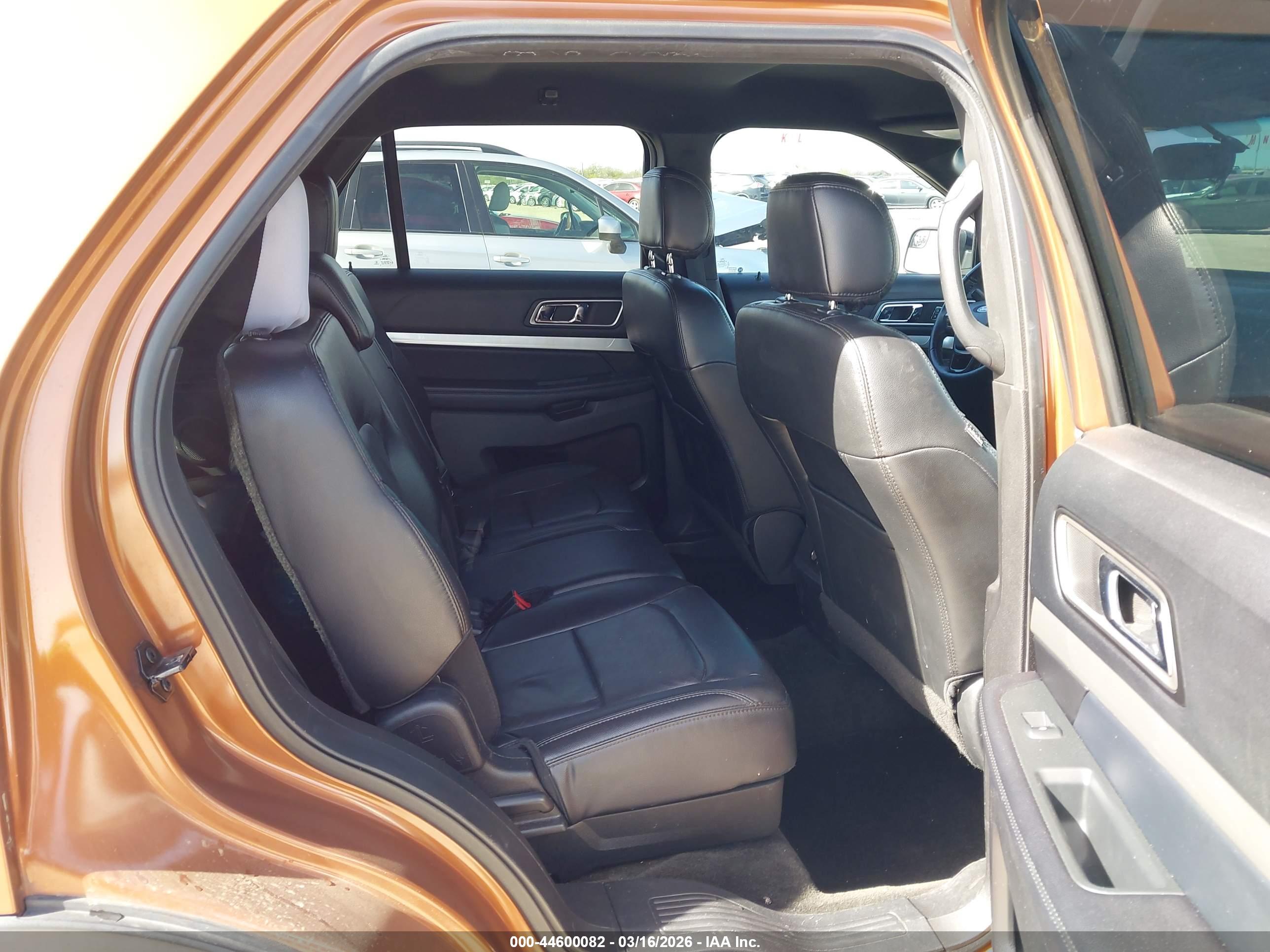 FORD EXPLORER image 8
