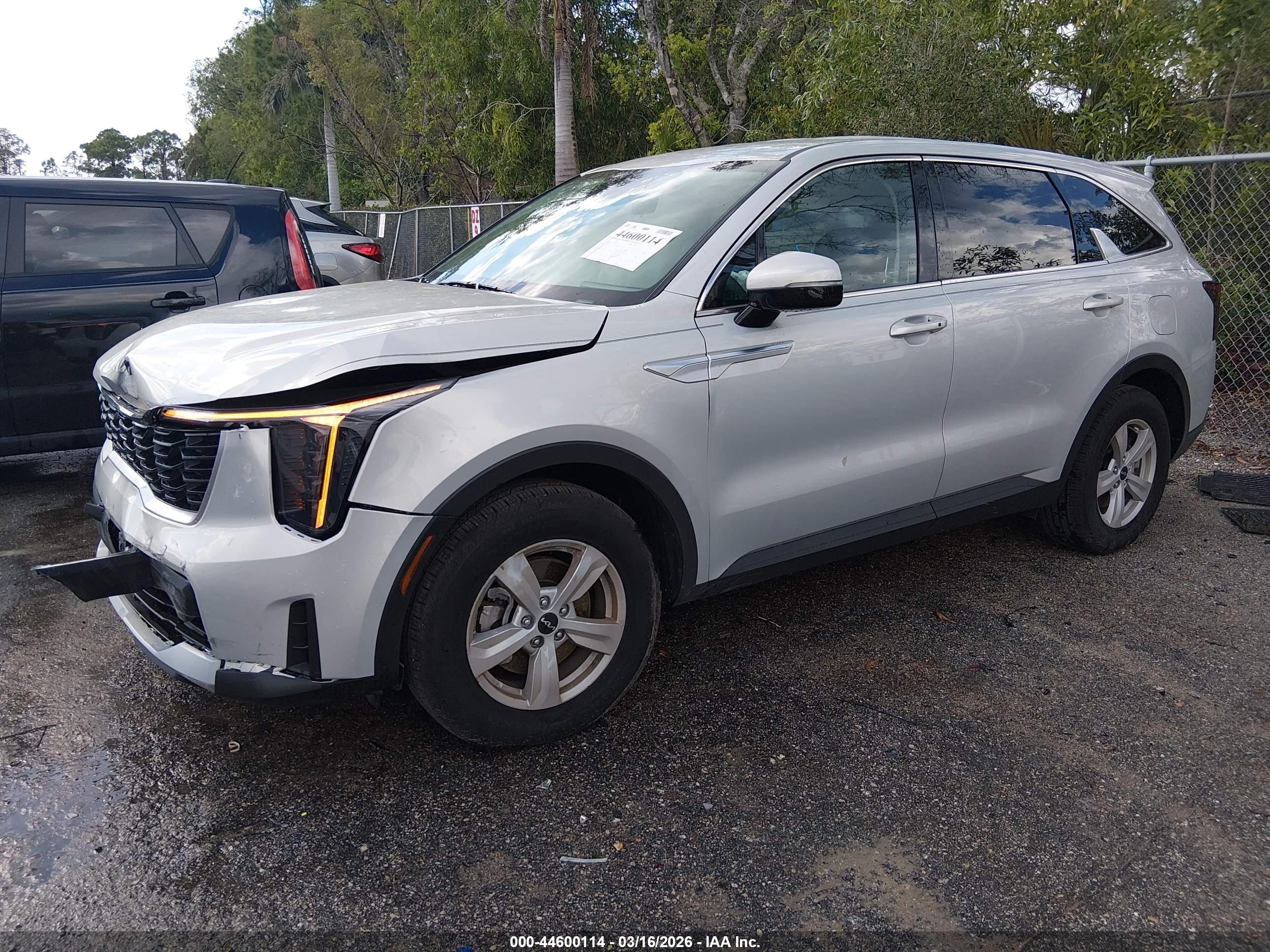 KIA SORENTO image 2