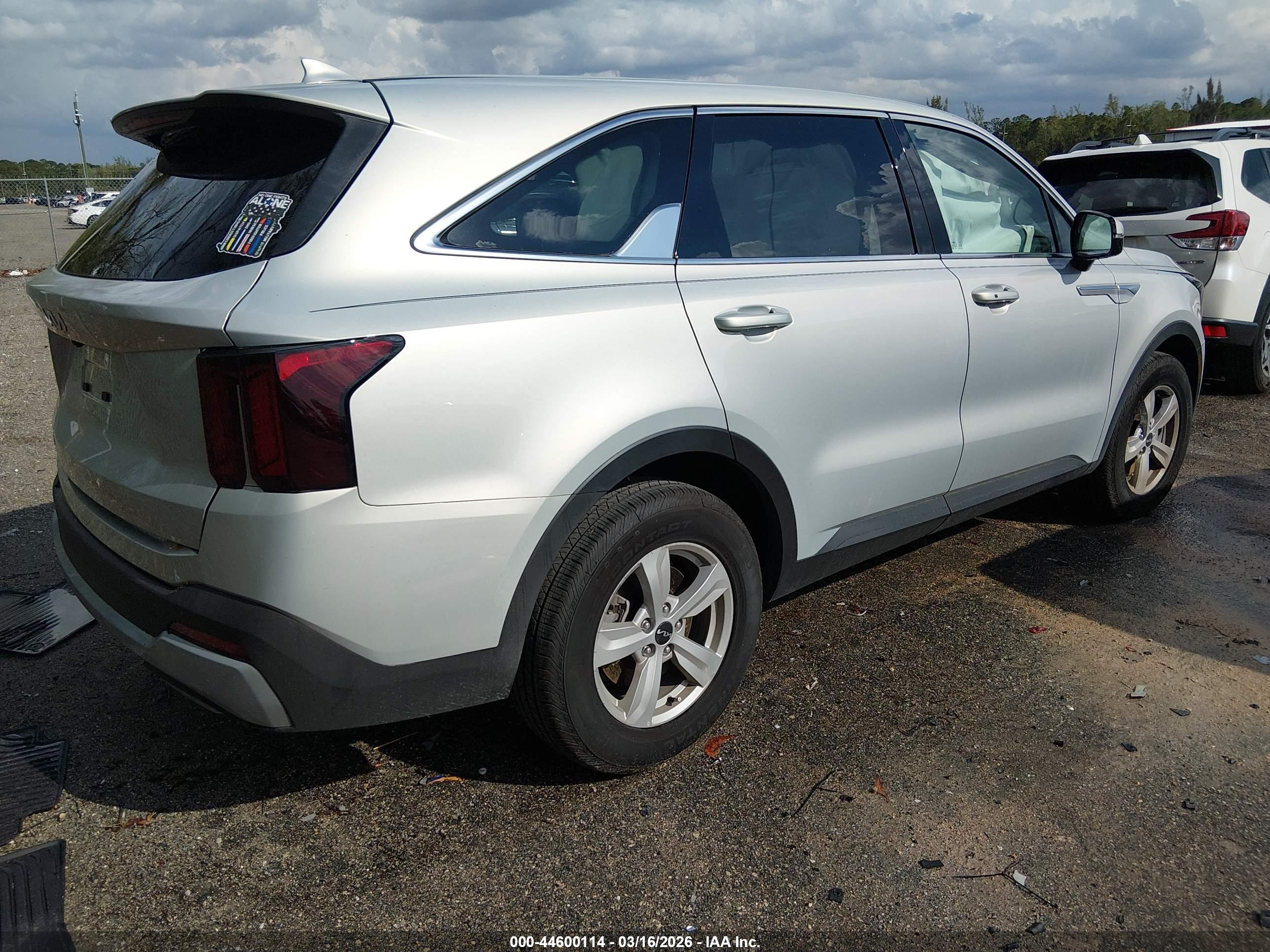 KIA SORENTO image 4