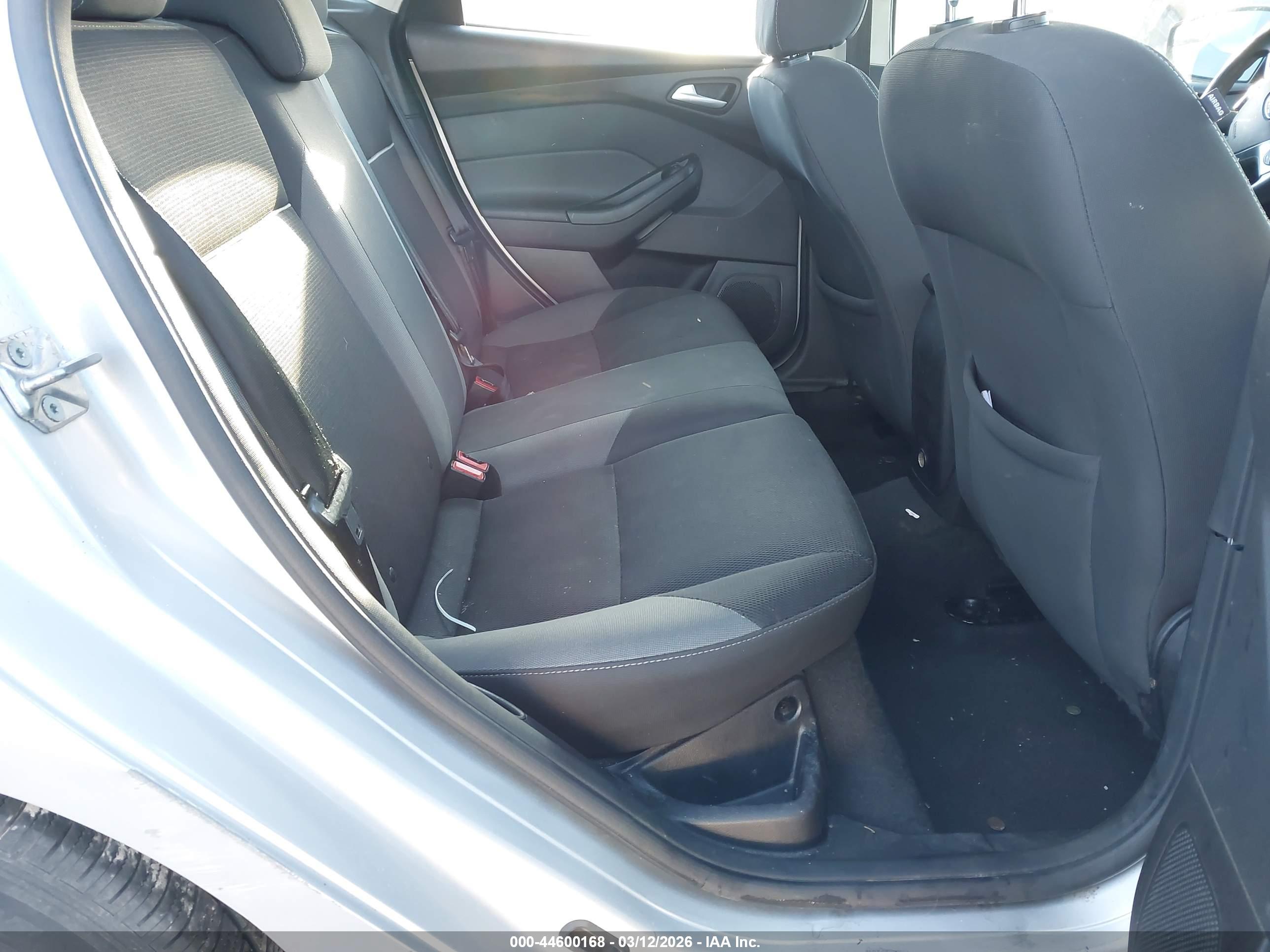 FORD FOCUS image 8
