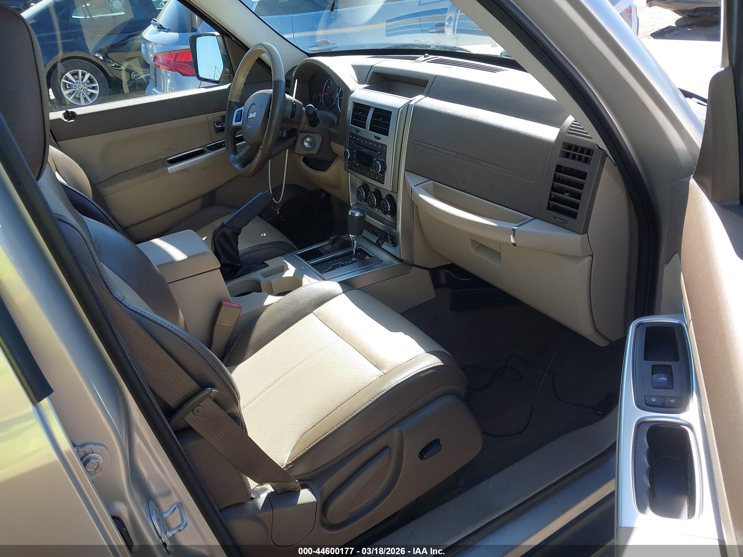 JEEP LIBERTY image 5
