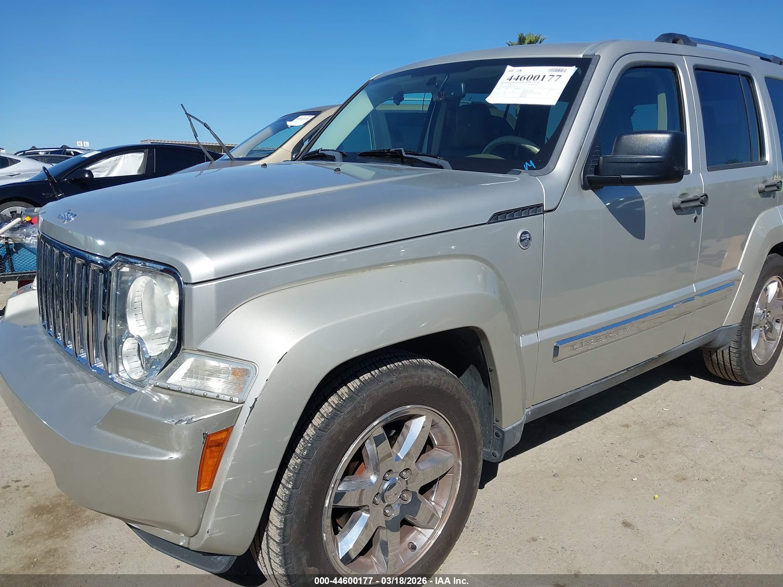 JEEP LIBERTY image 6