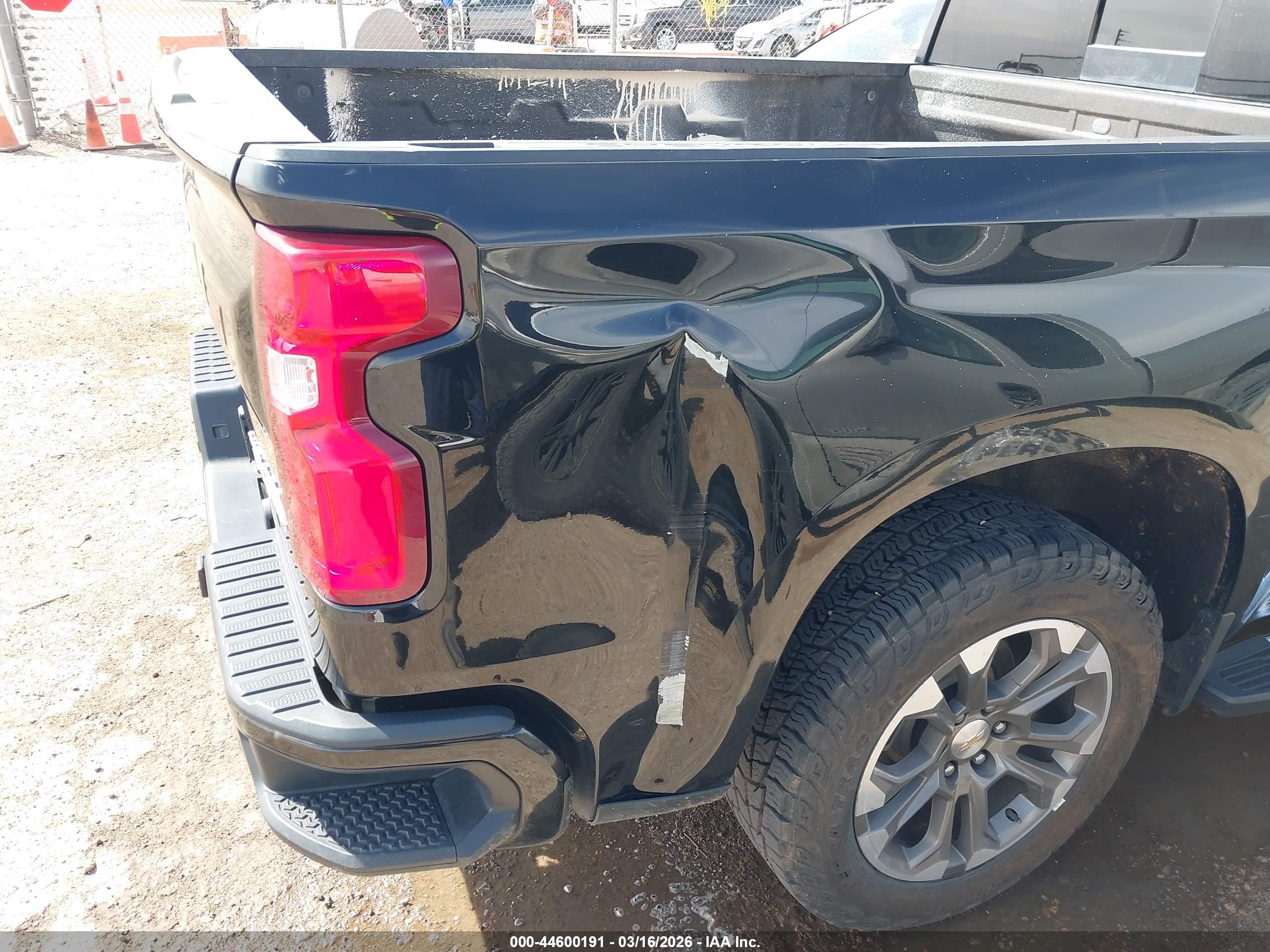 CHEVROLET SILVERADO image 6
