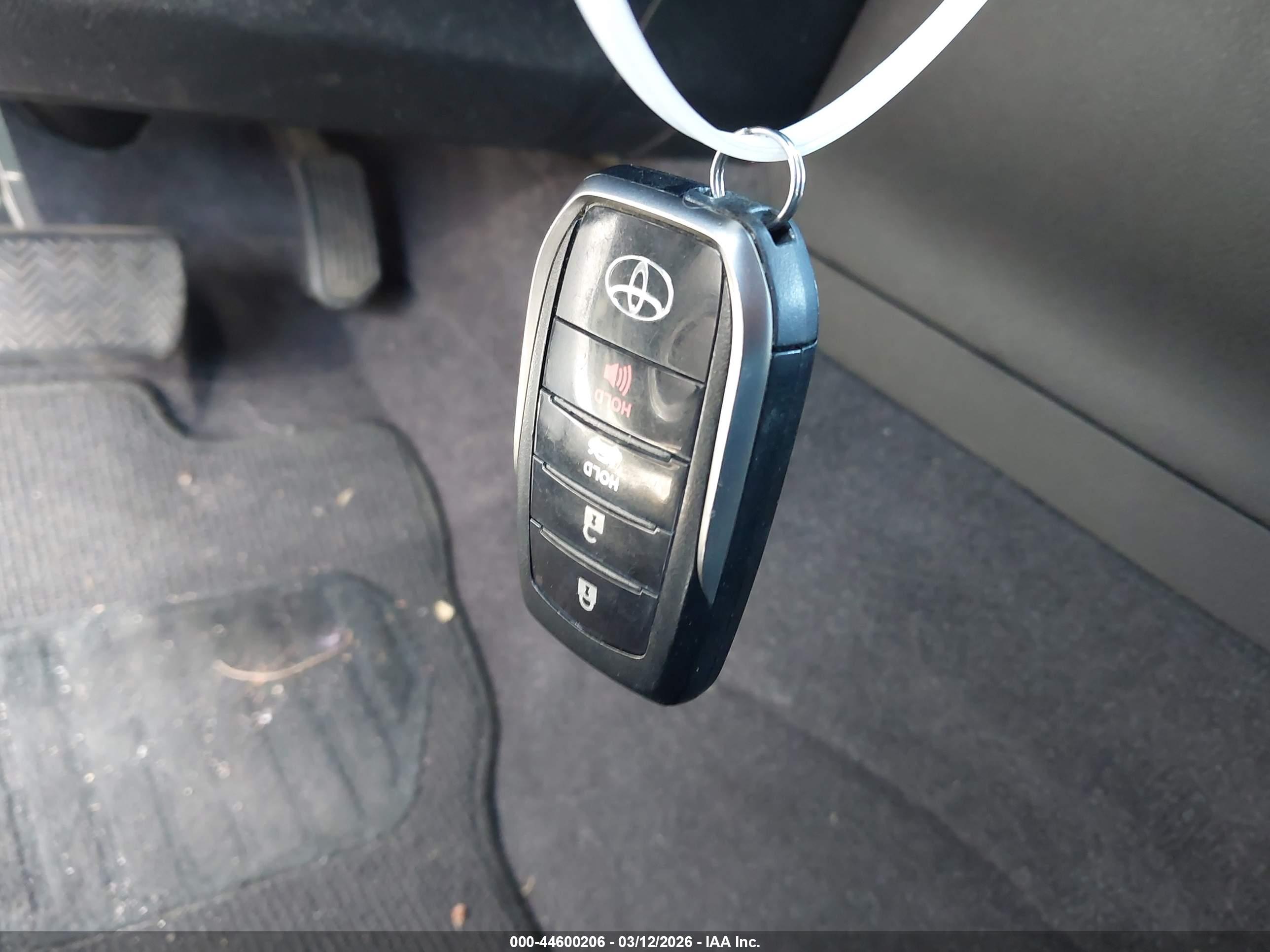 TOYOTA MIRAI image 11