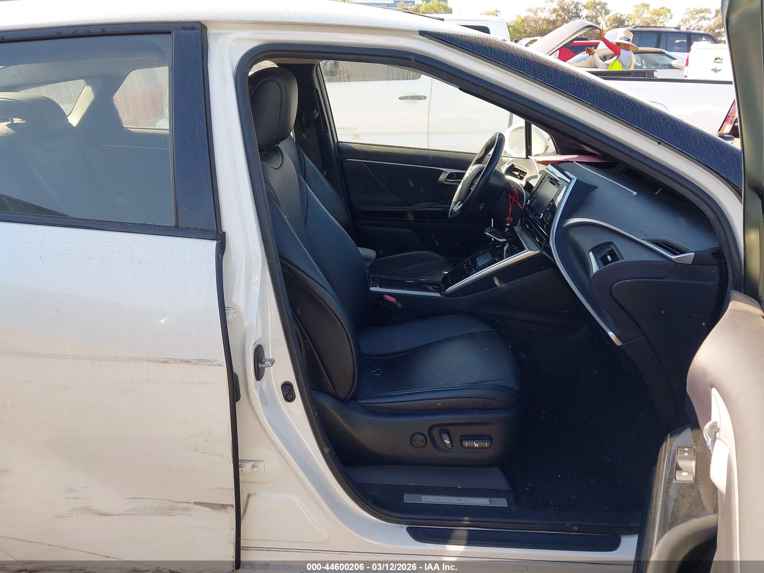 TOYOTA MIRAI image 5