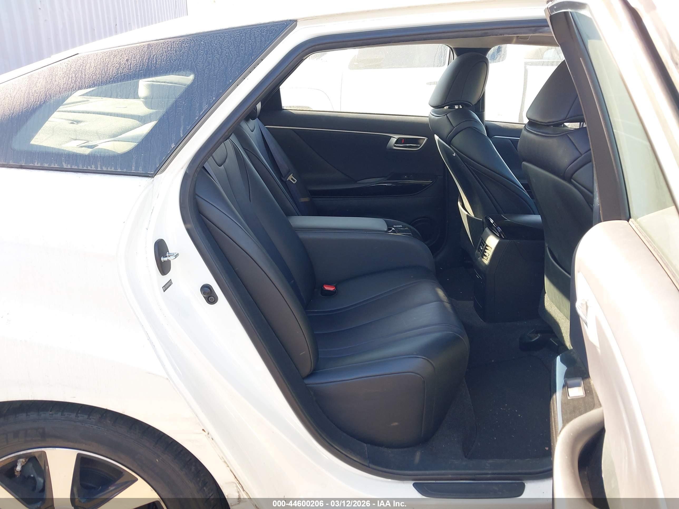 TOYOTA MIRAI image 8