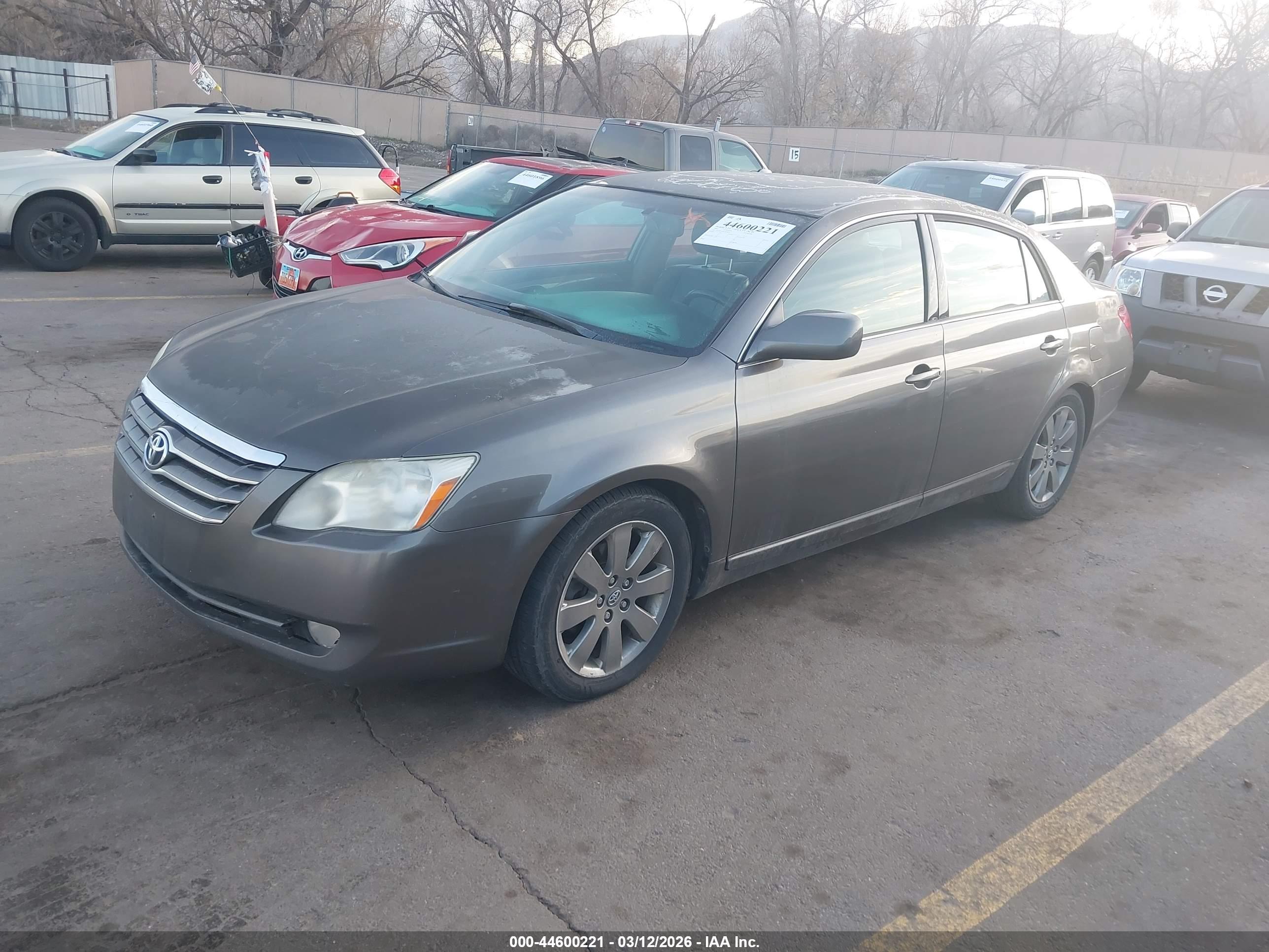 TOYOTA AVALON image 2
