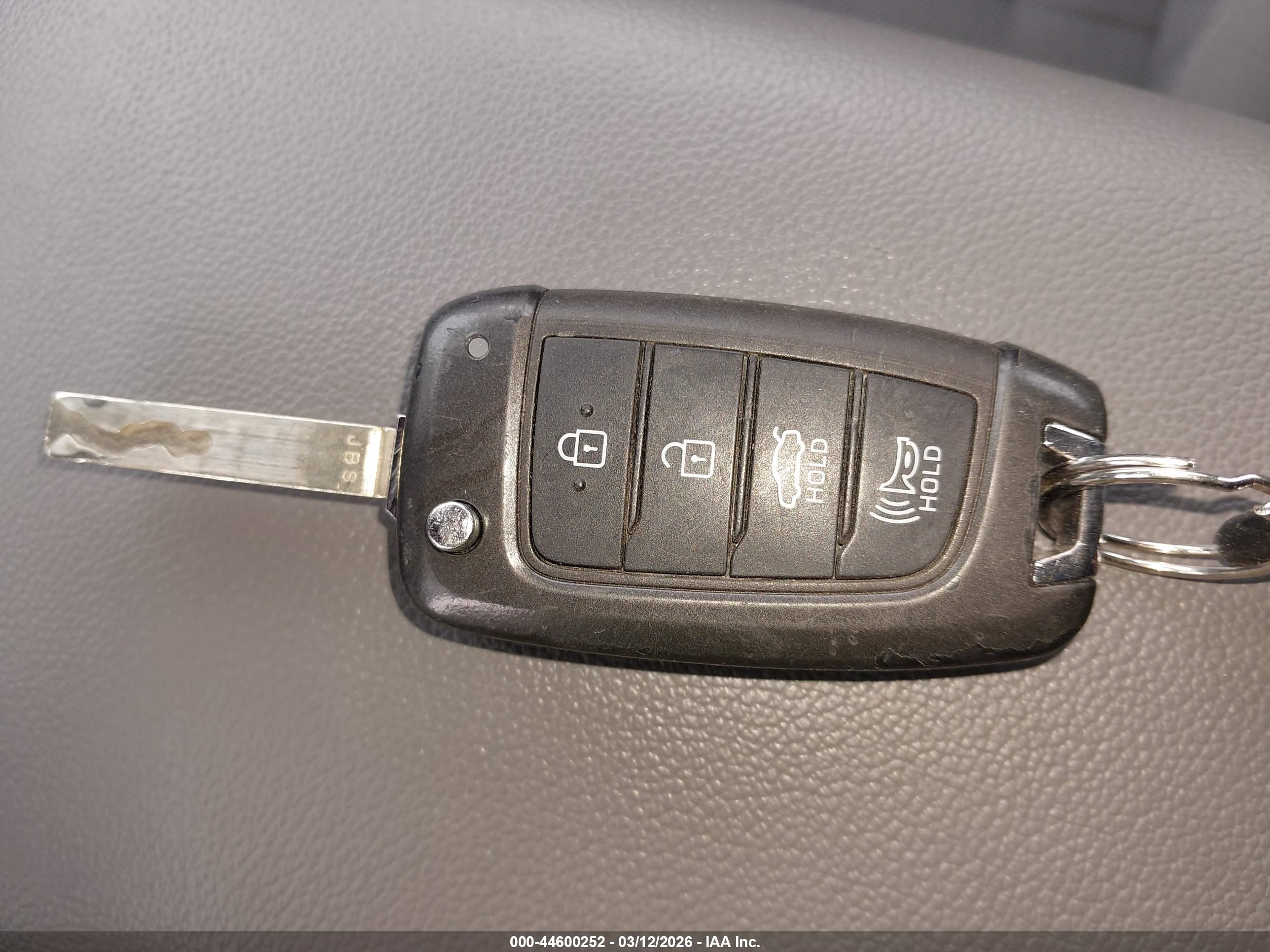 HYUNDAI ELANTRA image 11