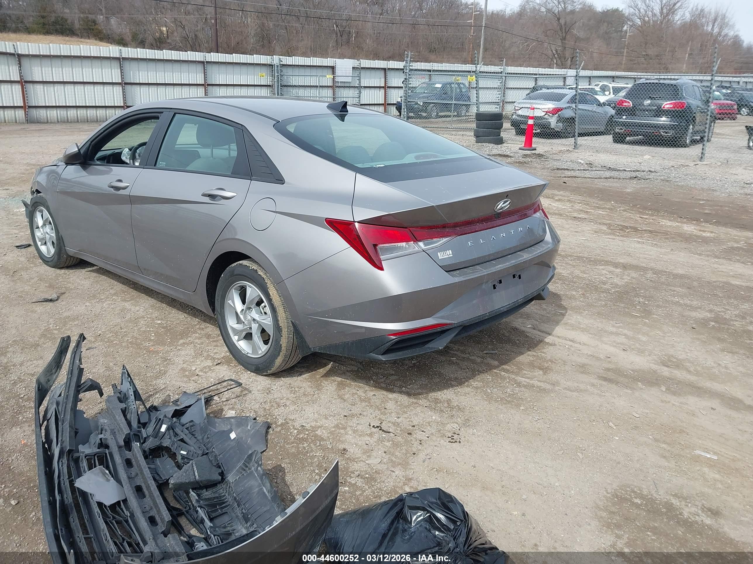 HYUNDAI ELANTRA image 3