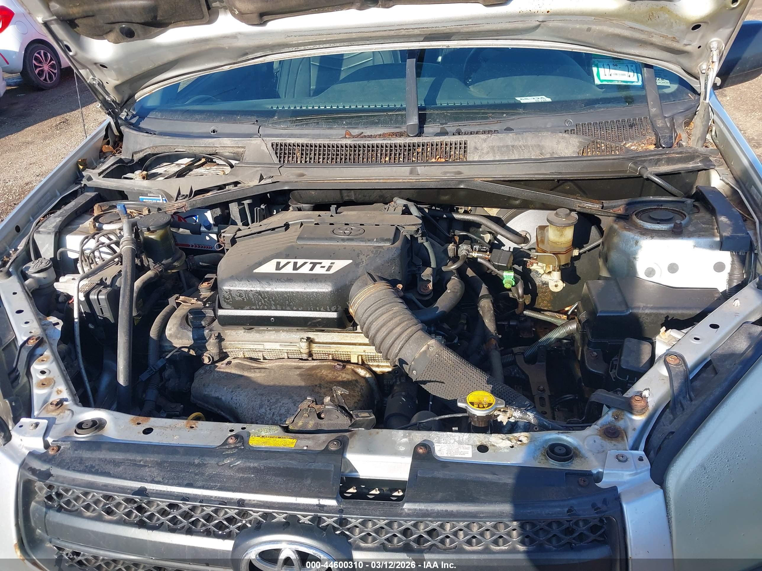 TOYOTA RAV4 image 10