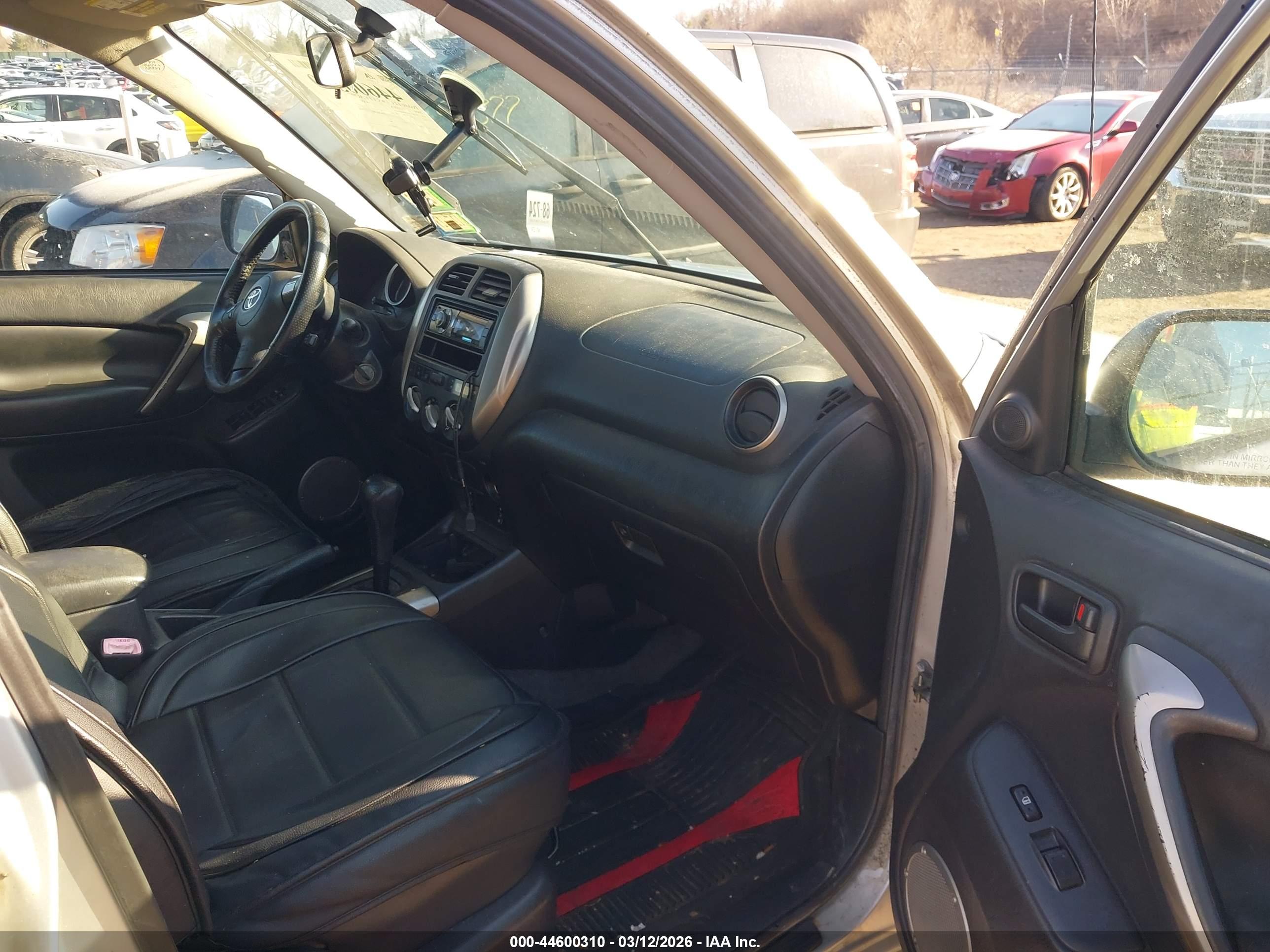 TOYOTA RAV4 image 5