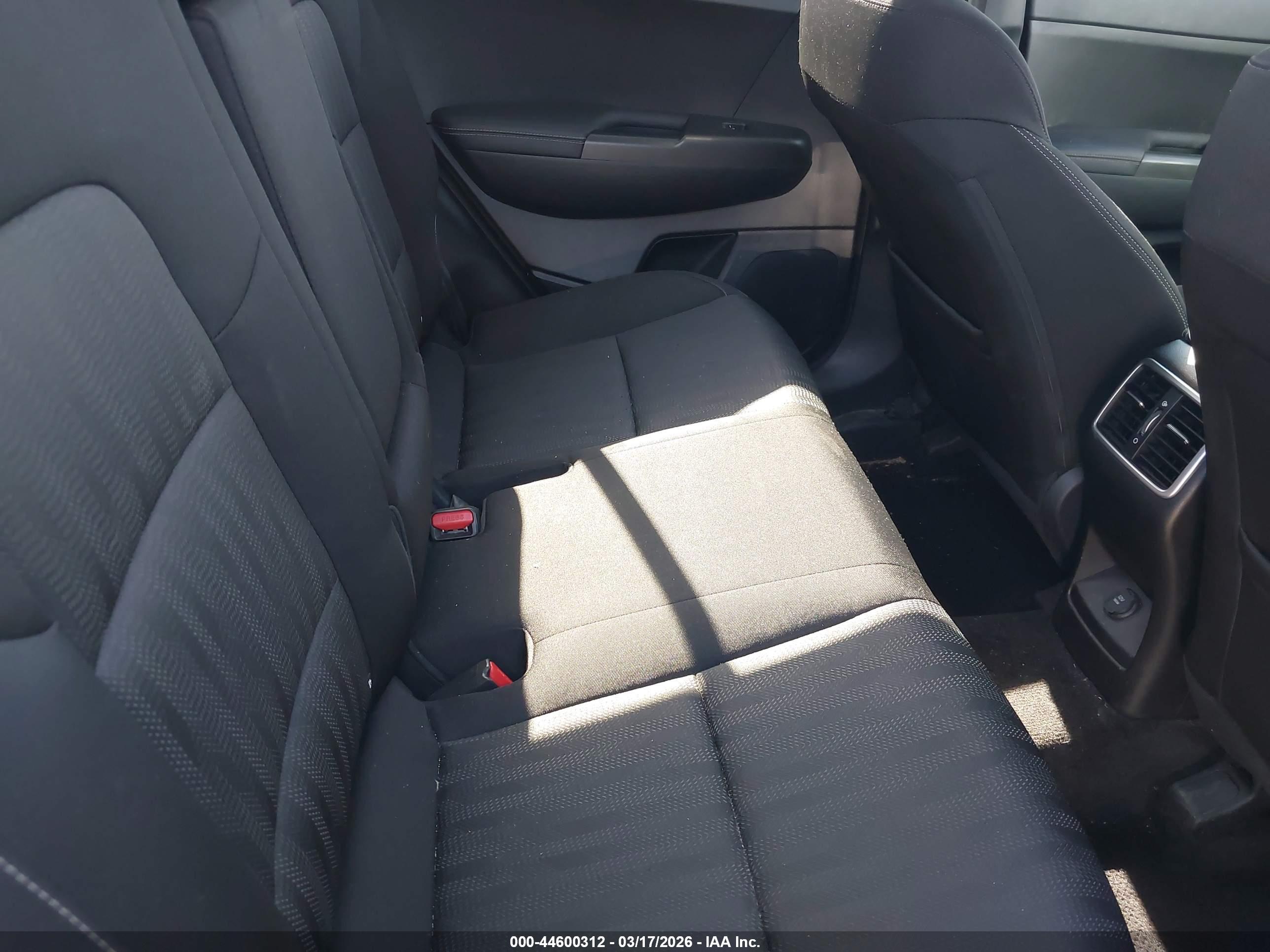 KIA SPORTAGE image 8