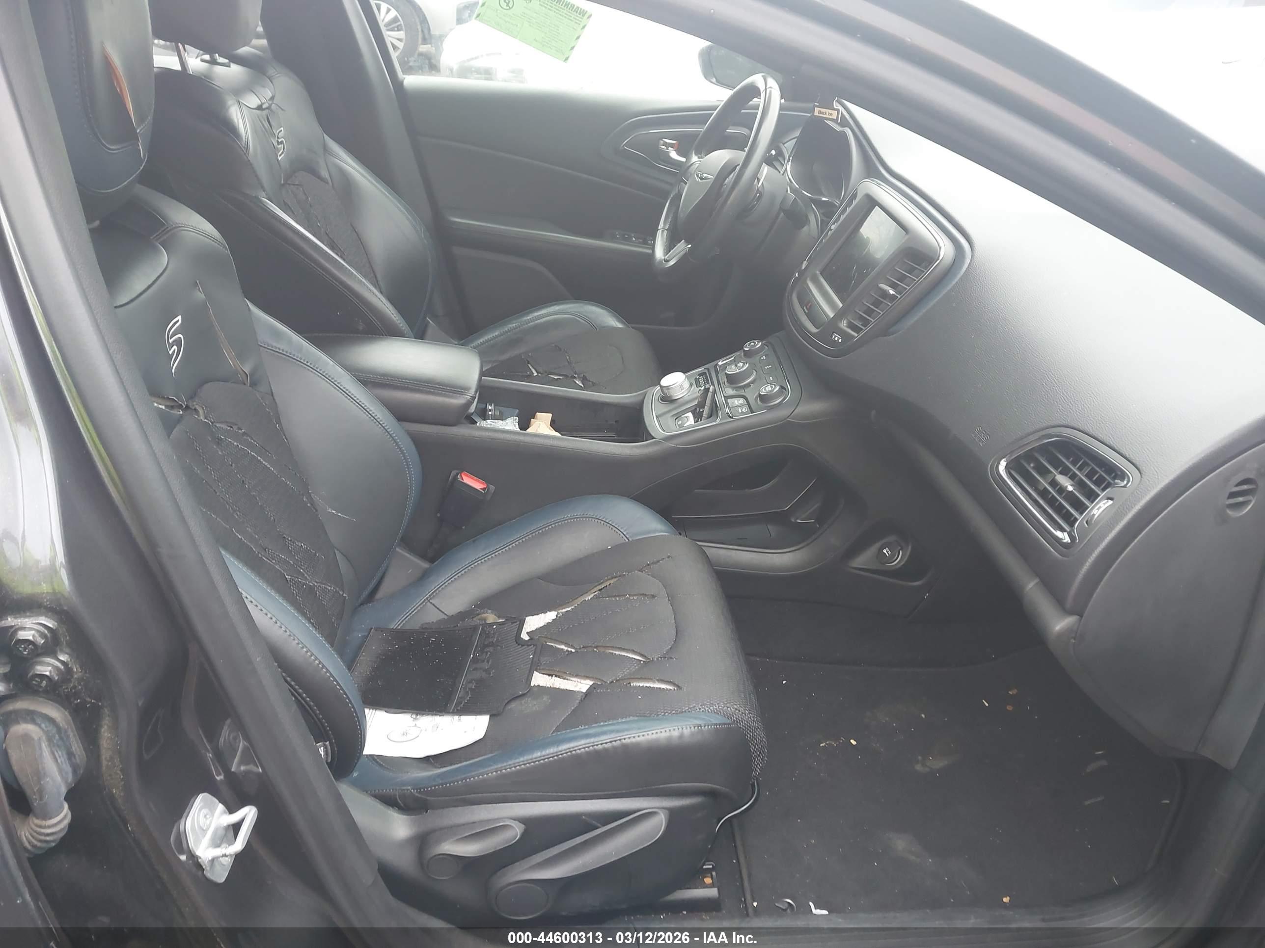 CHRYSLER 200 image 5