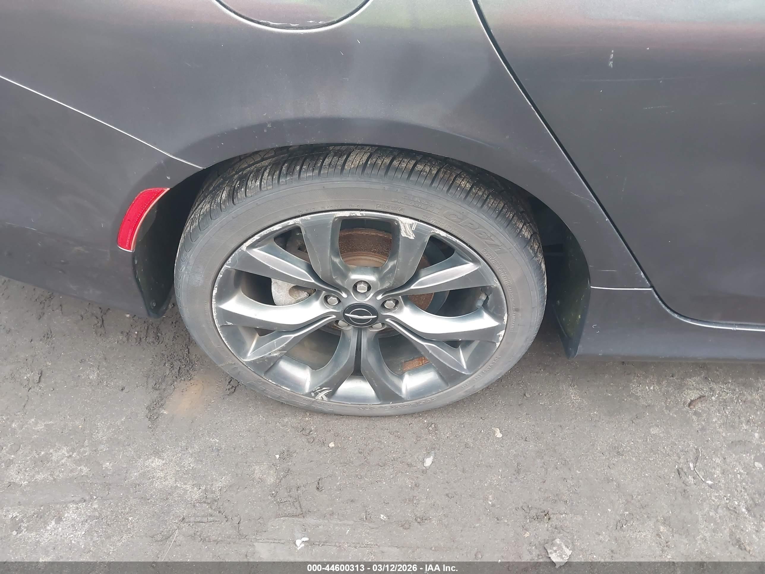 CHRYSLER 200 image 6