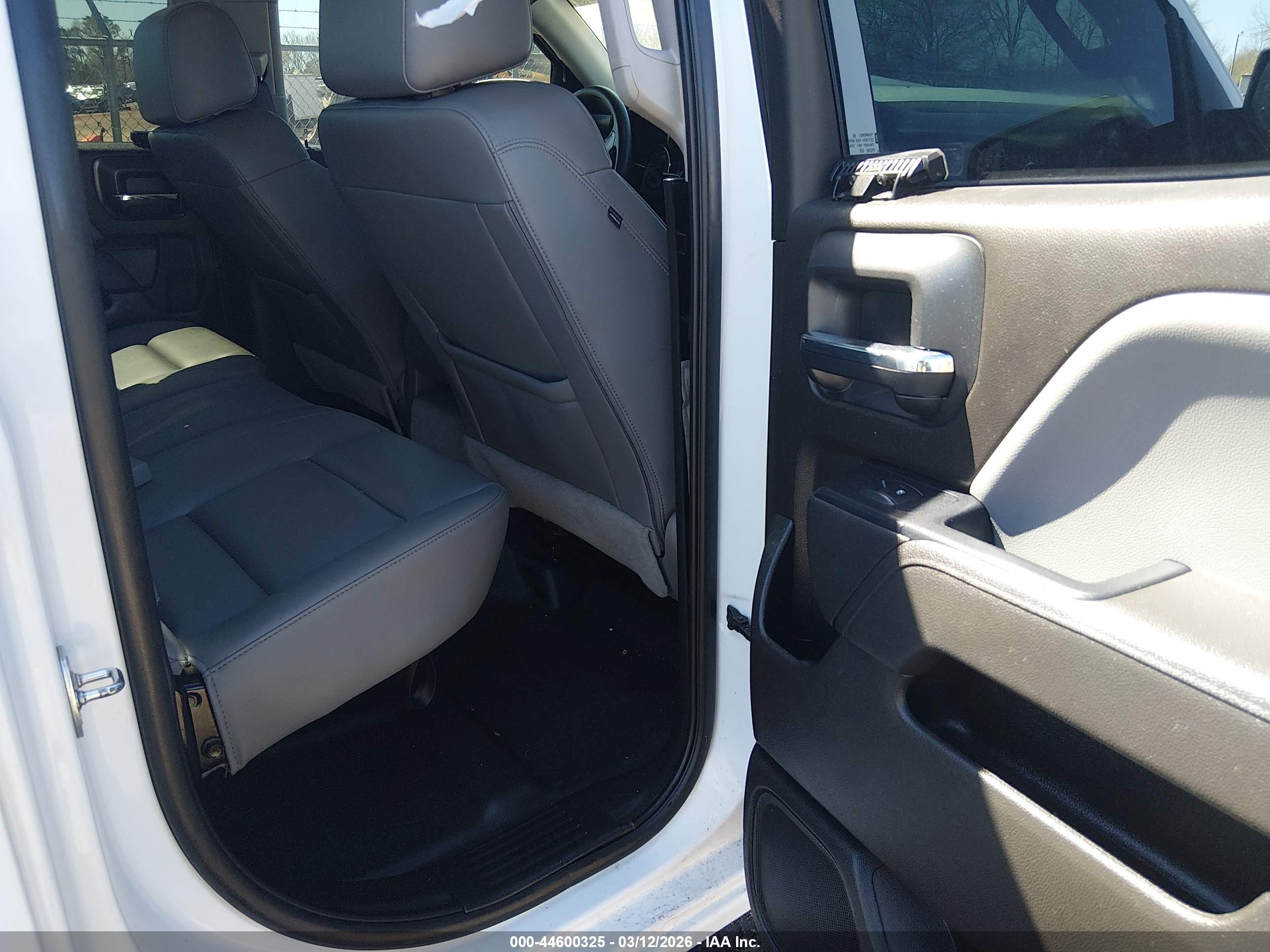 CHEVROLET SILVERADO image 8