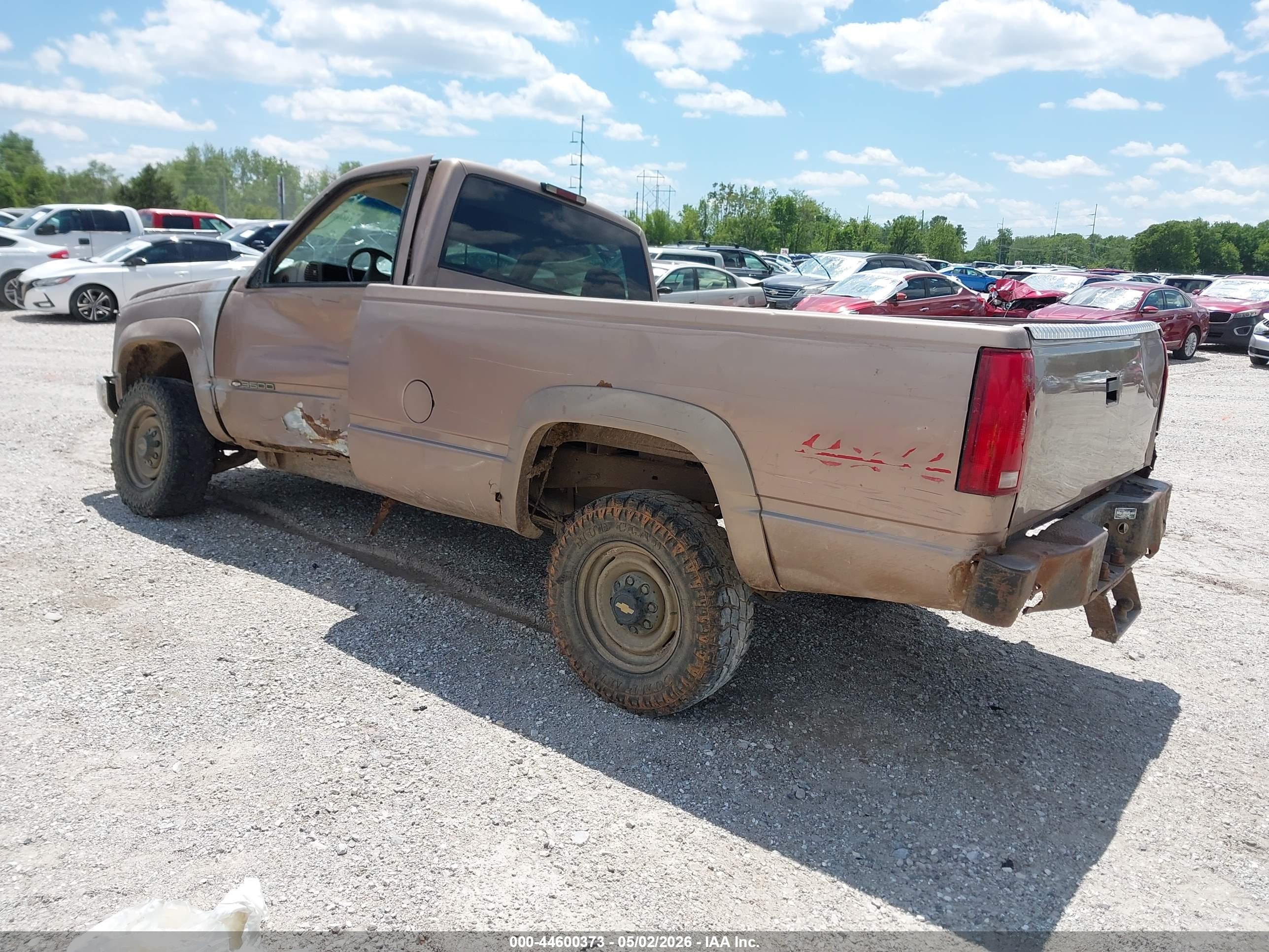 CHEVROLET GMT-400 image 3