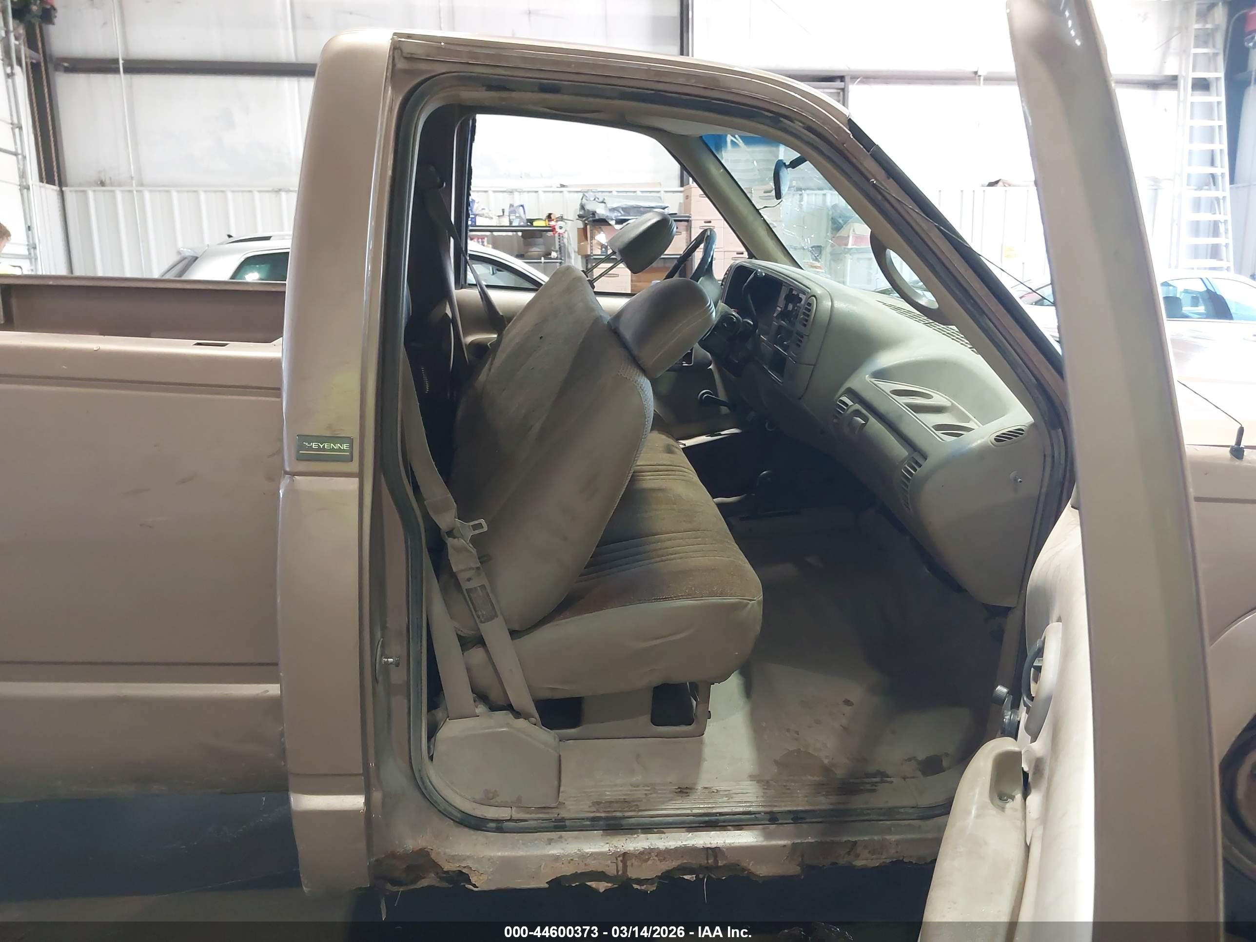 CHEVROLET GMT-400 image 8