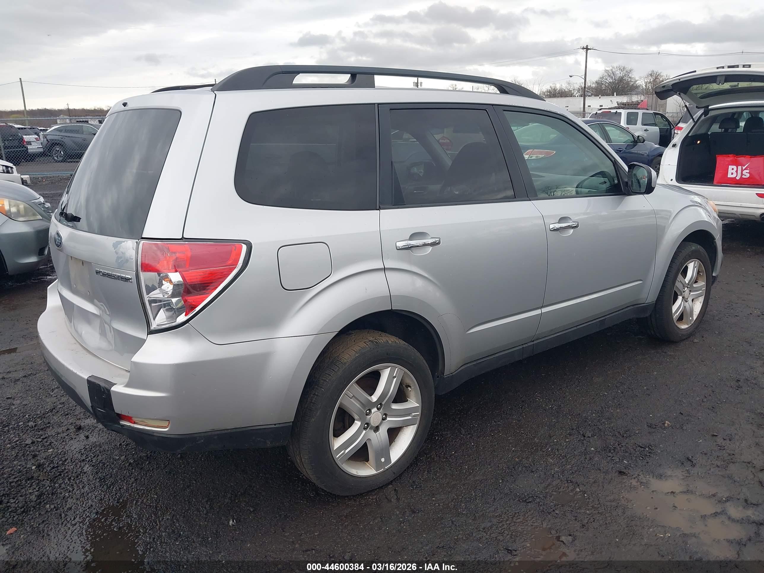 SUBARU FORESTER image 4