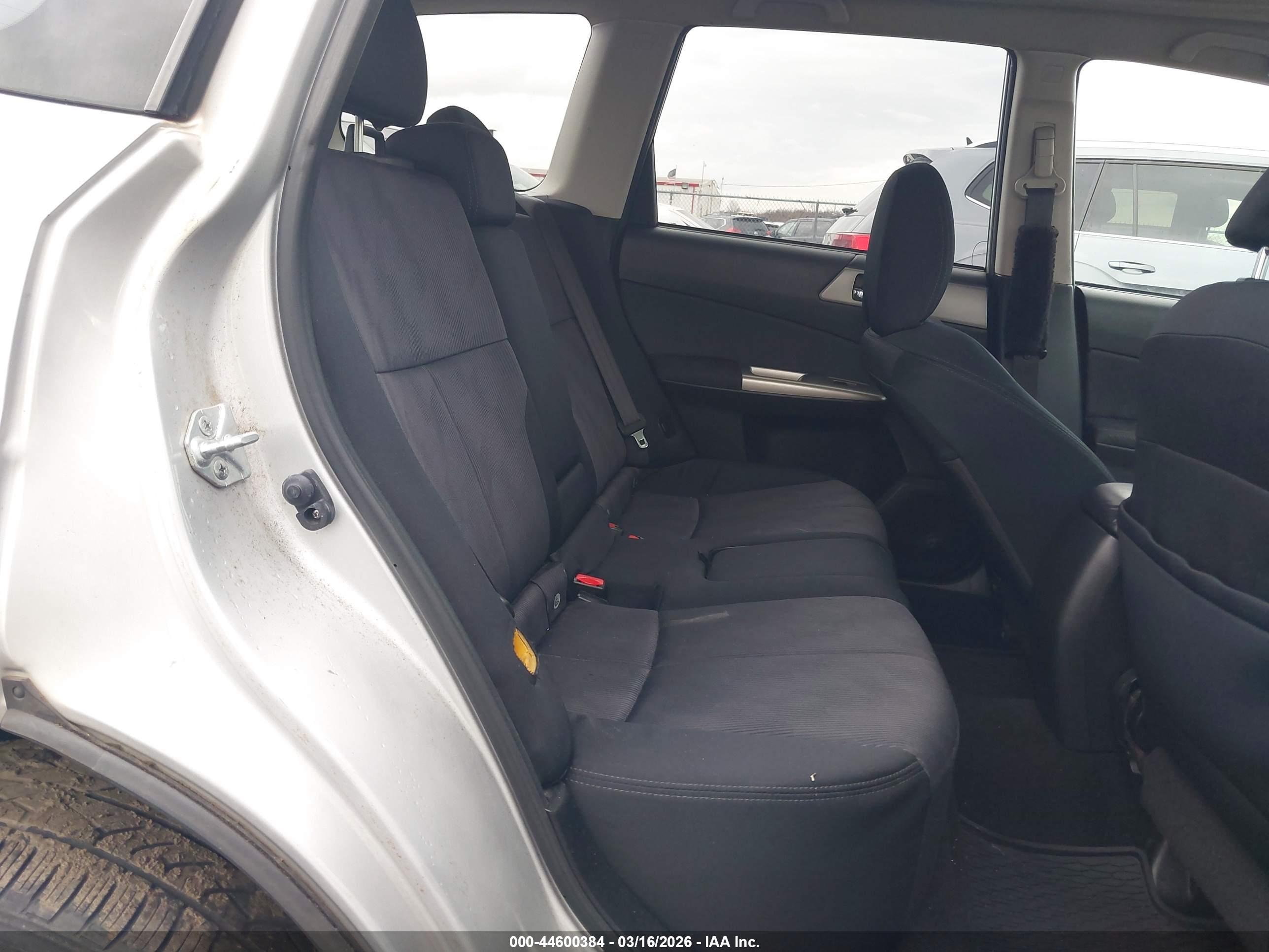 SUBARU FORESTER image 8