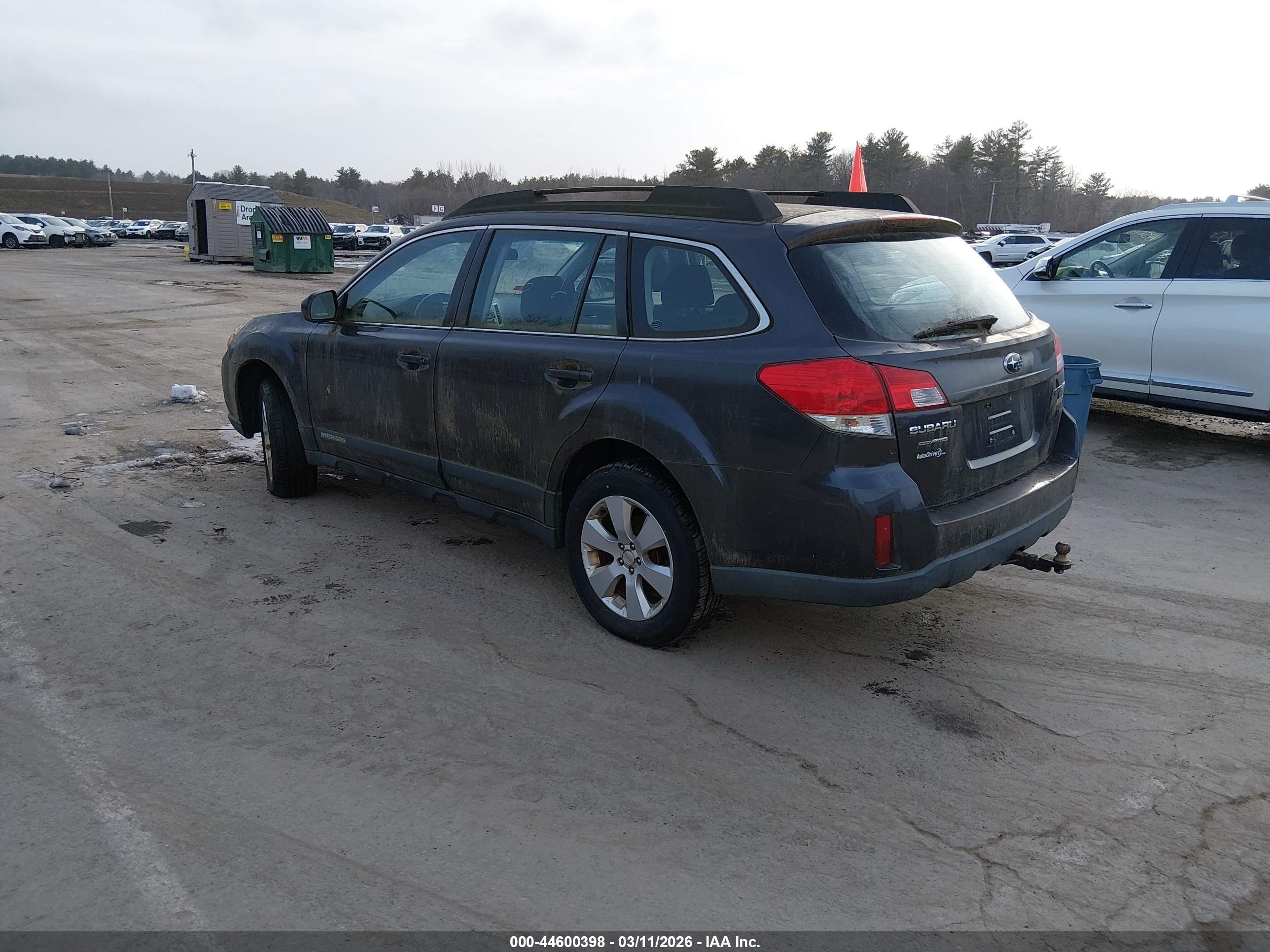 SUBARU OUTBACK image 3
