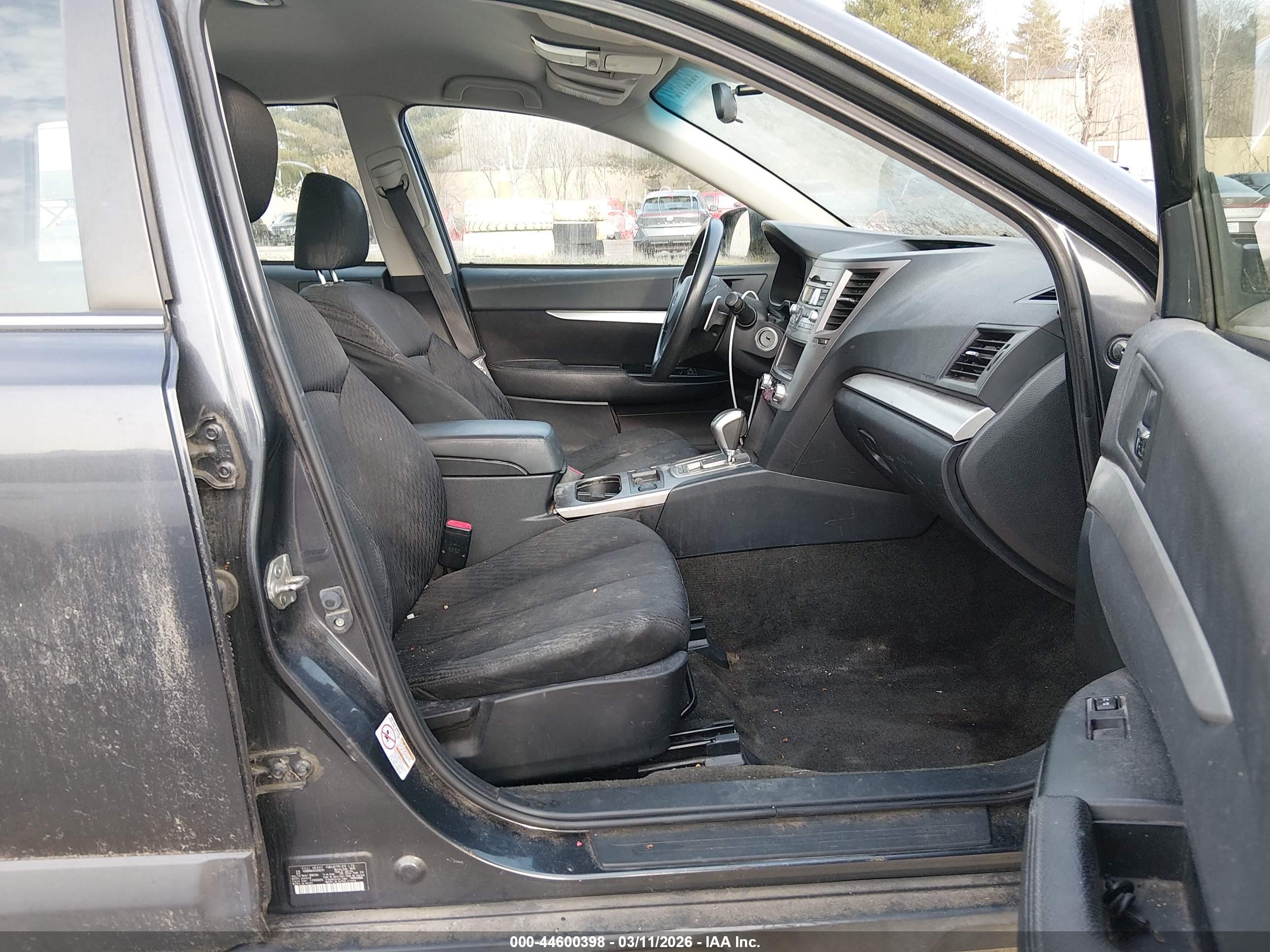 SUBARU OUTBACK image 5