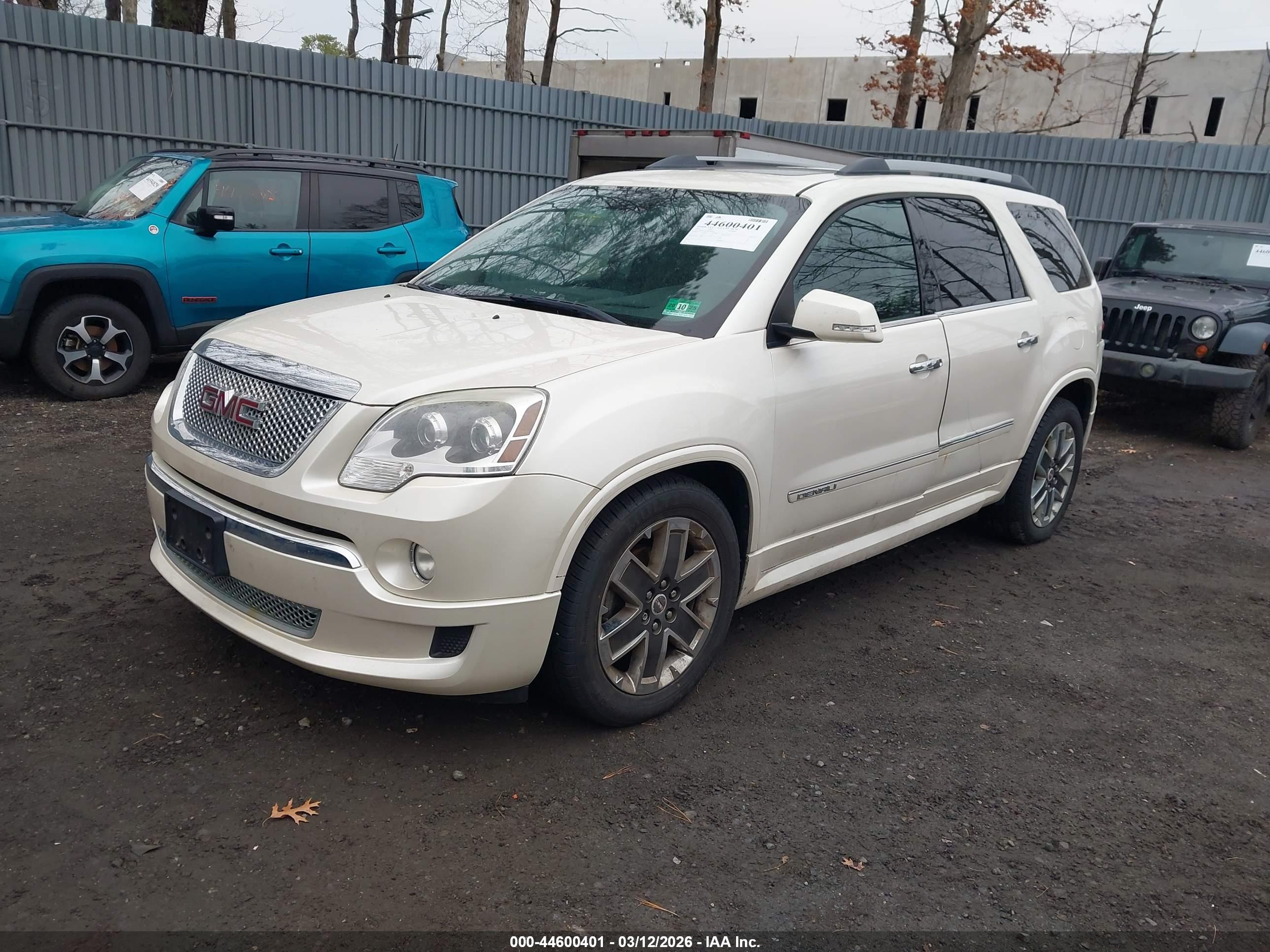 GMC ACADIA image 2