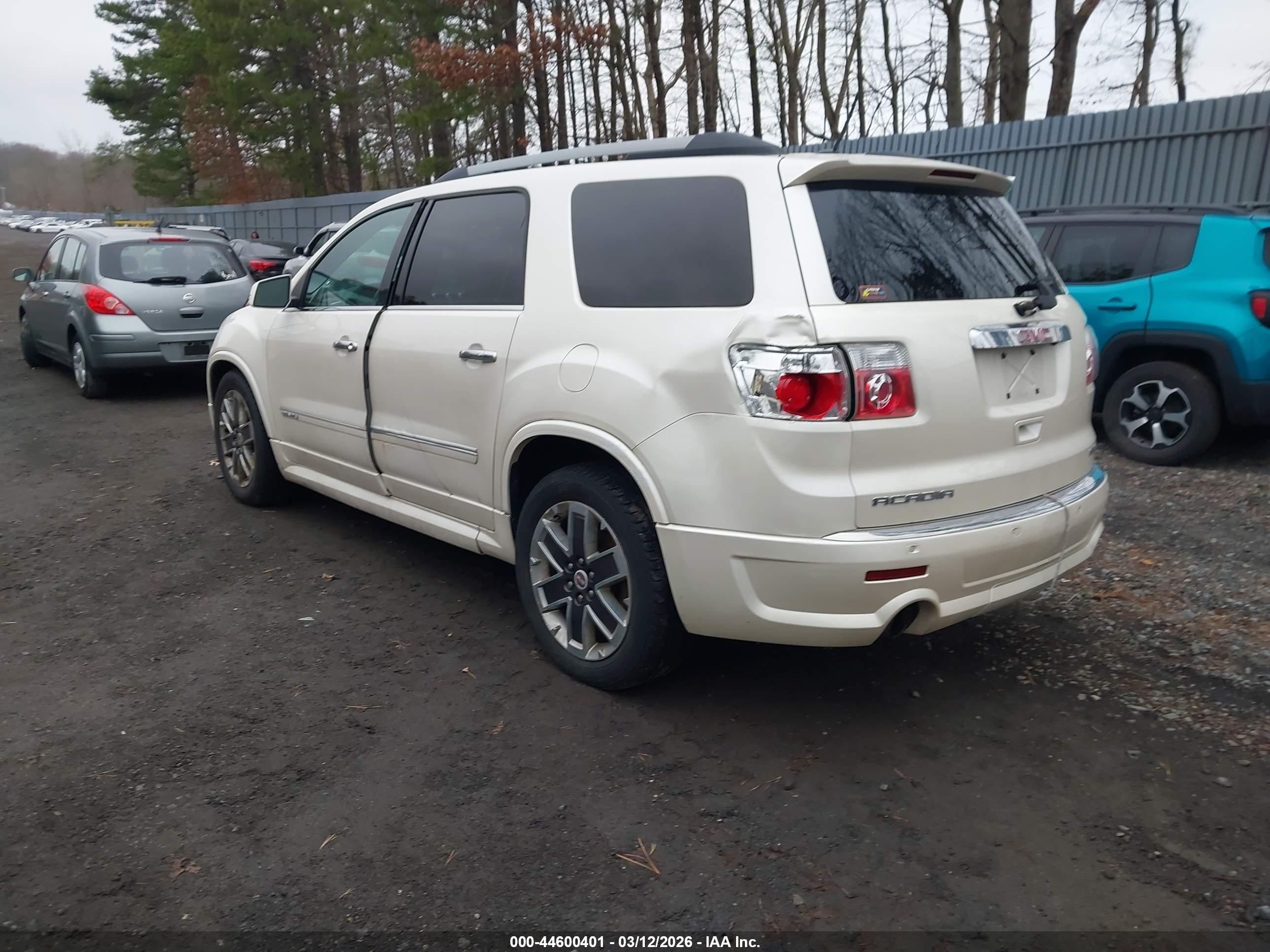 GMC ACADIA image 3