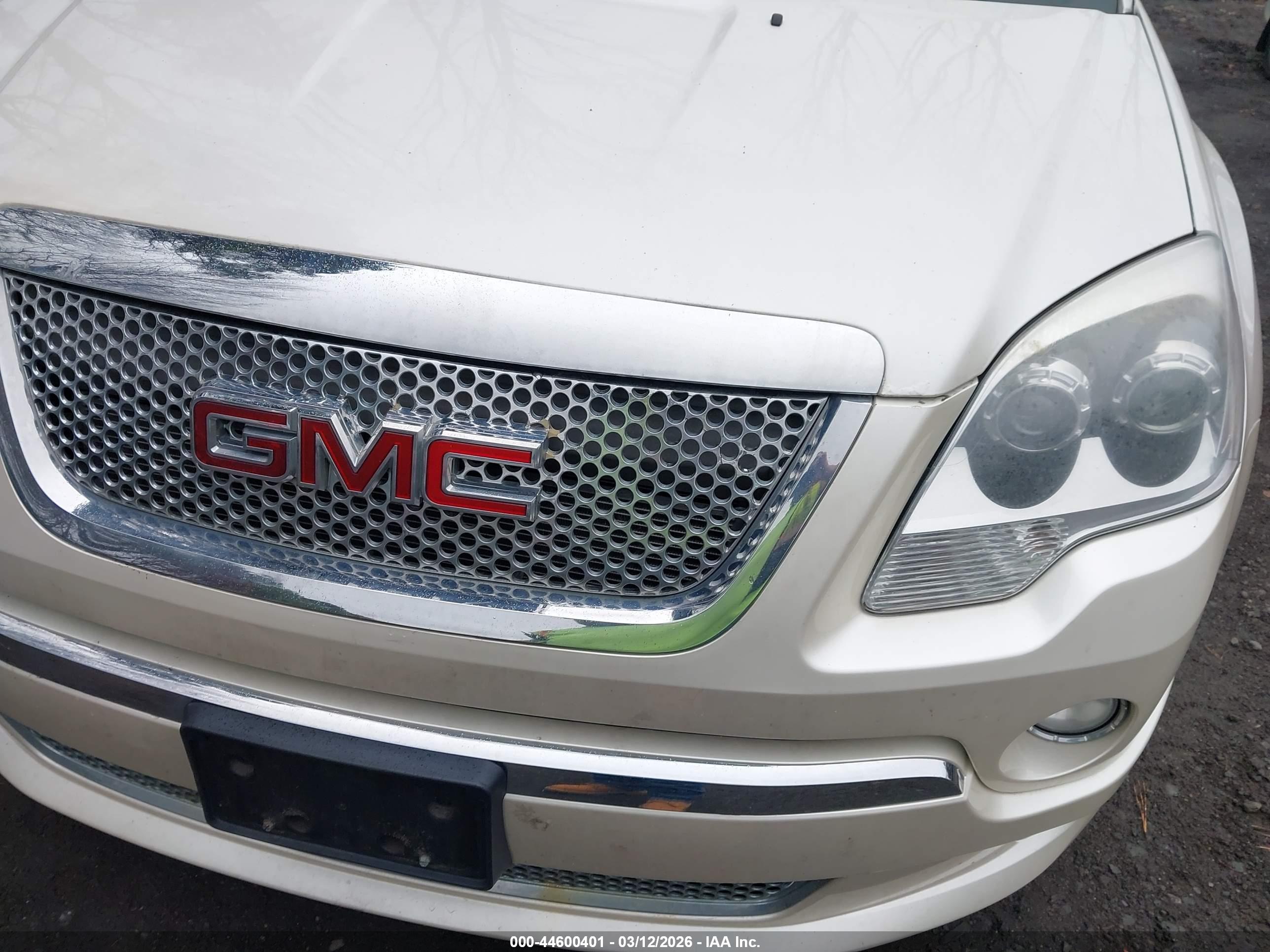 GMC ACADIA image 6