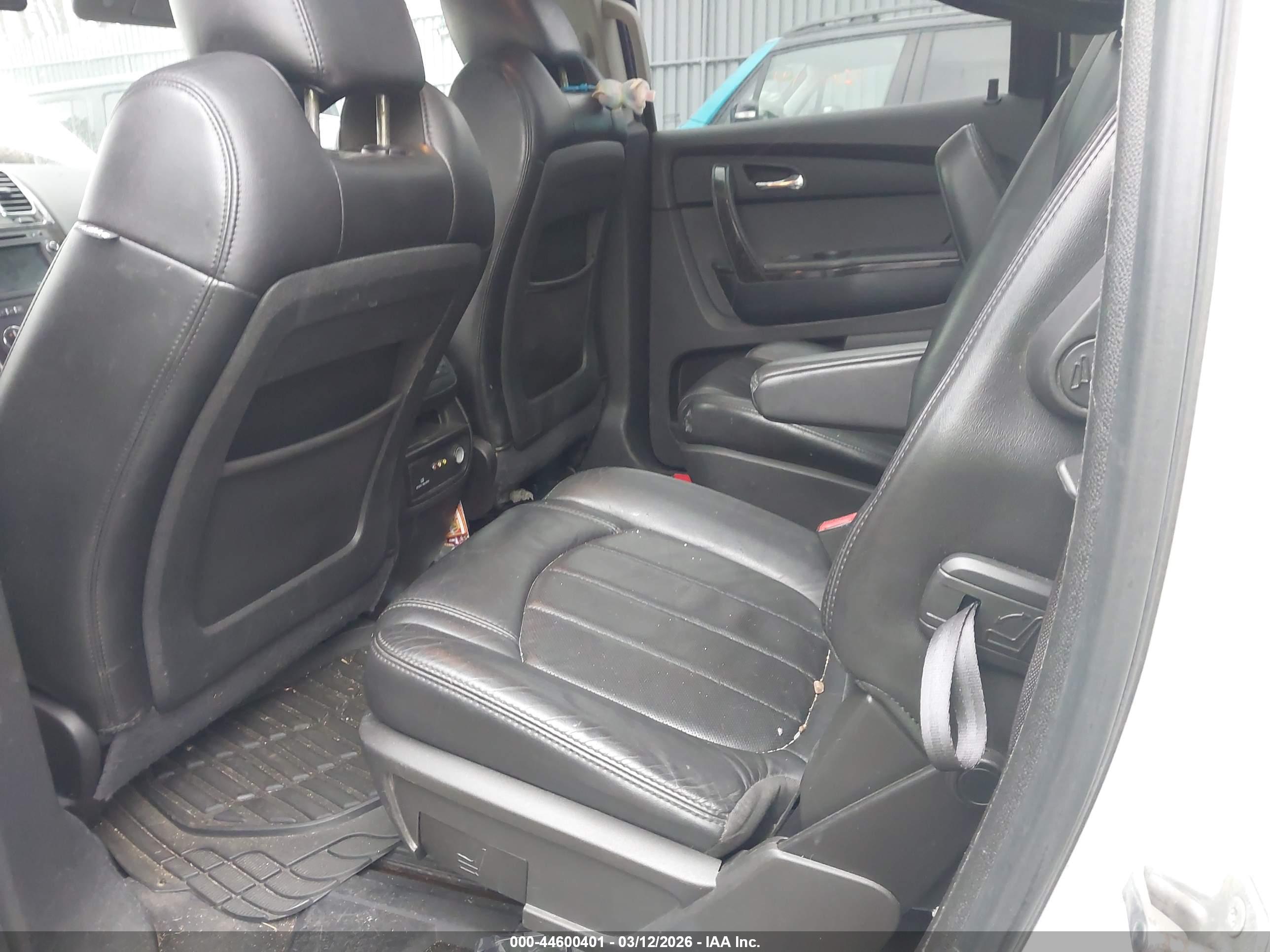 GMC ACADIA image 8