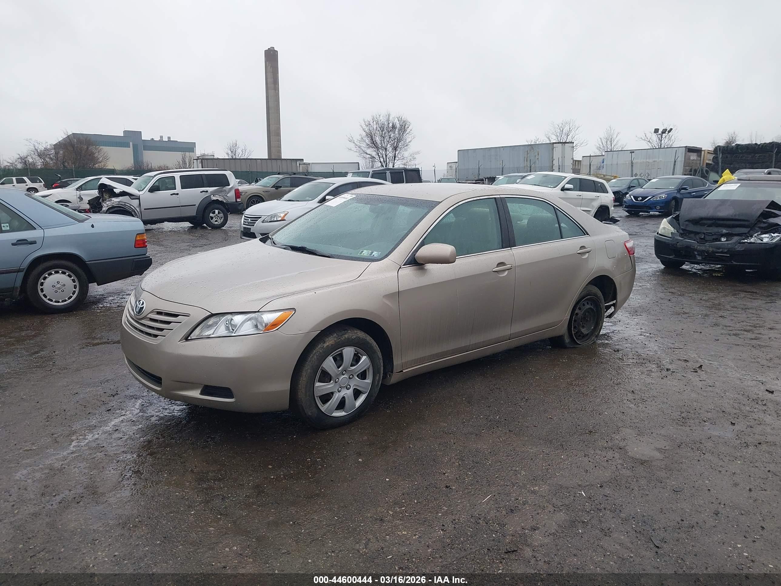TOYOTA CAMRY image 2