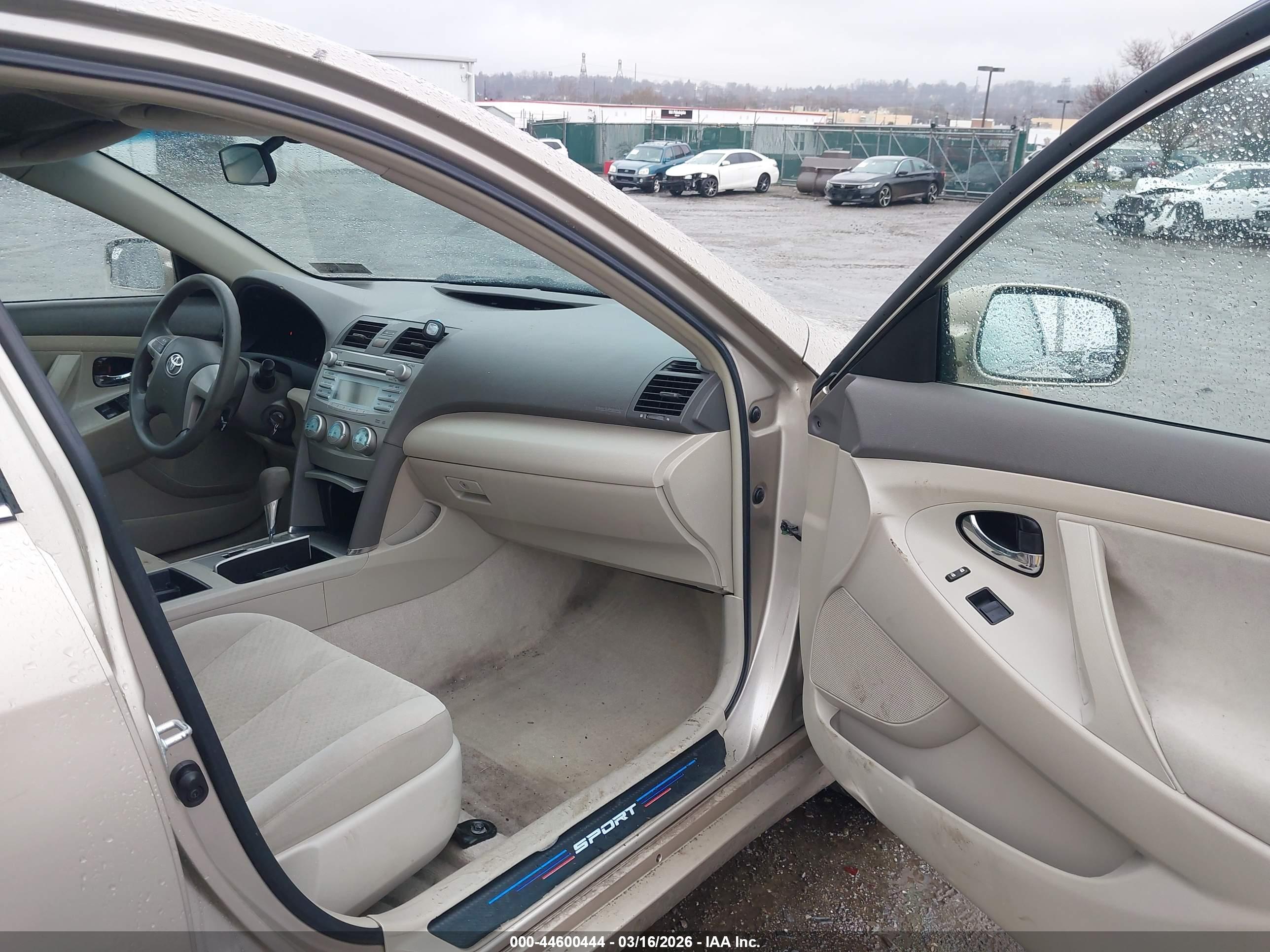 TOYOTA CAMRY image 5