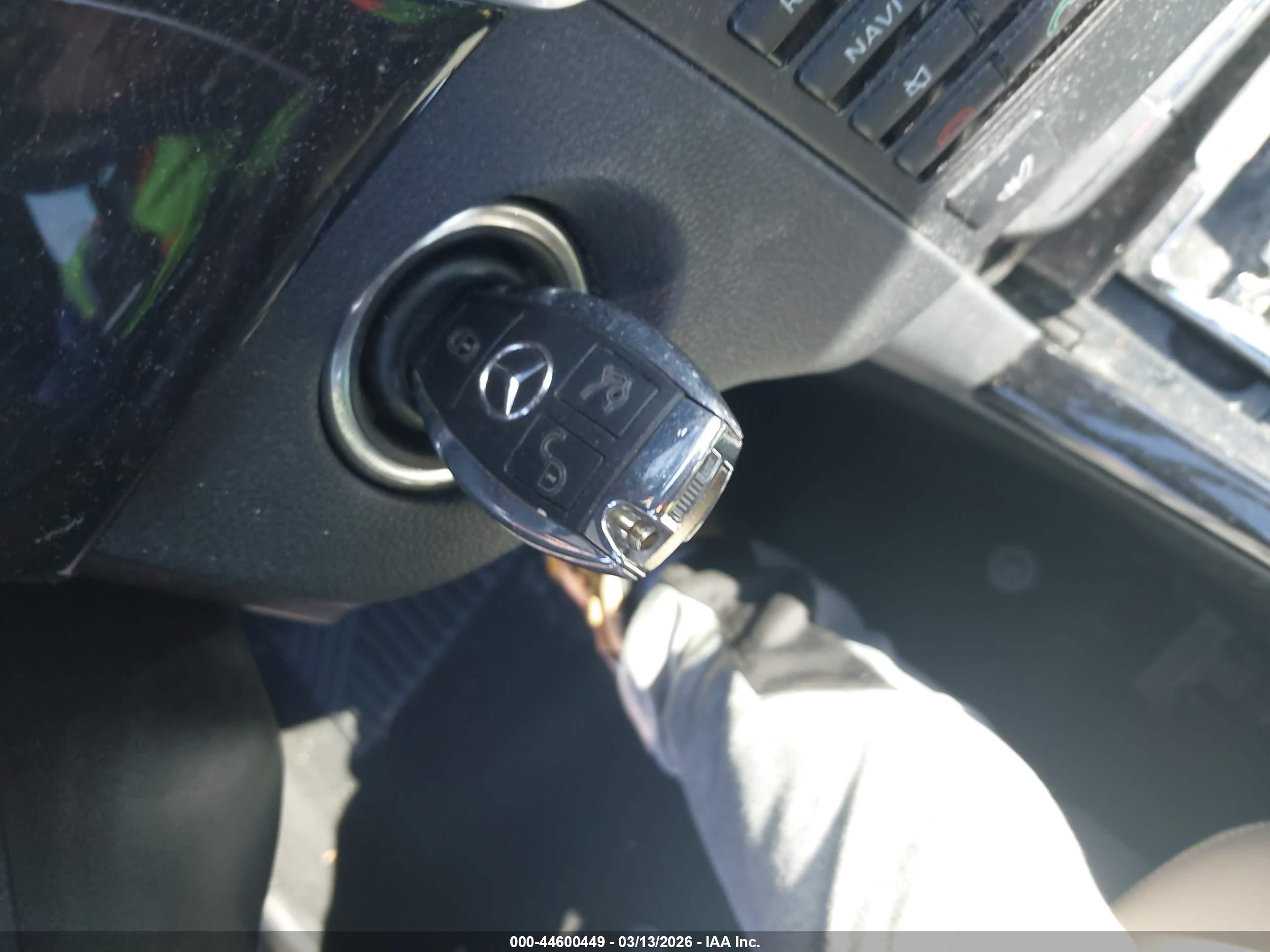 MERCEDES-BENZ E image 11